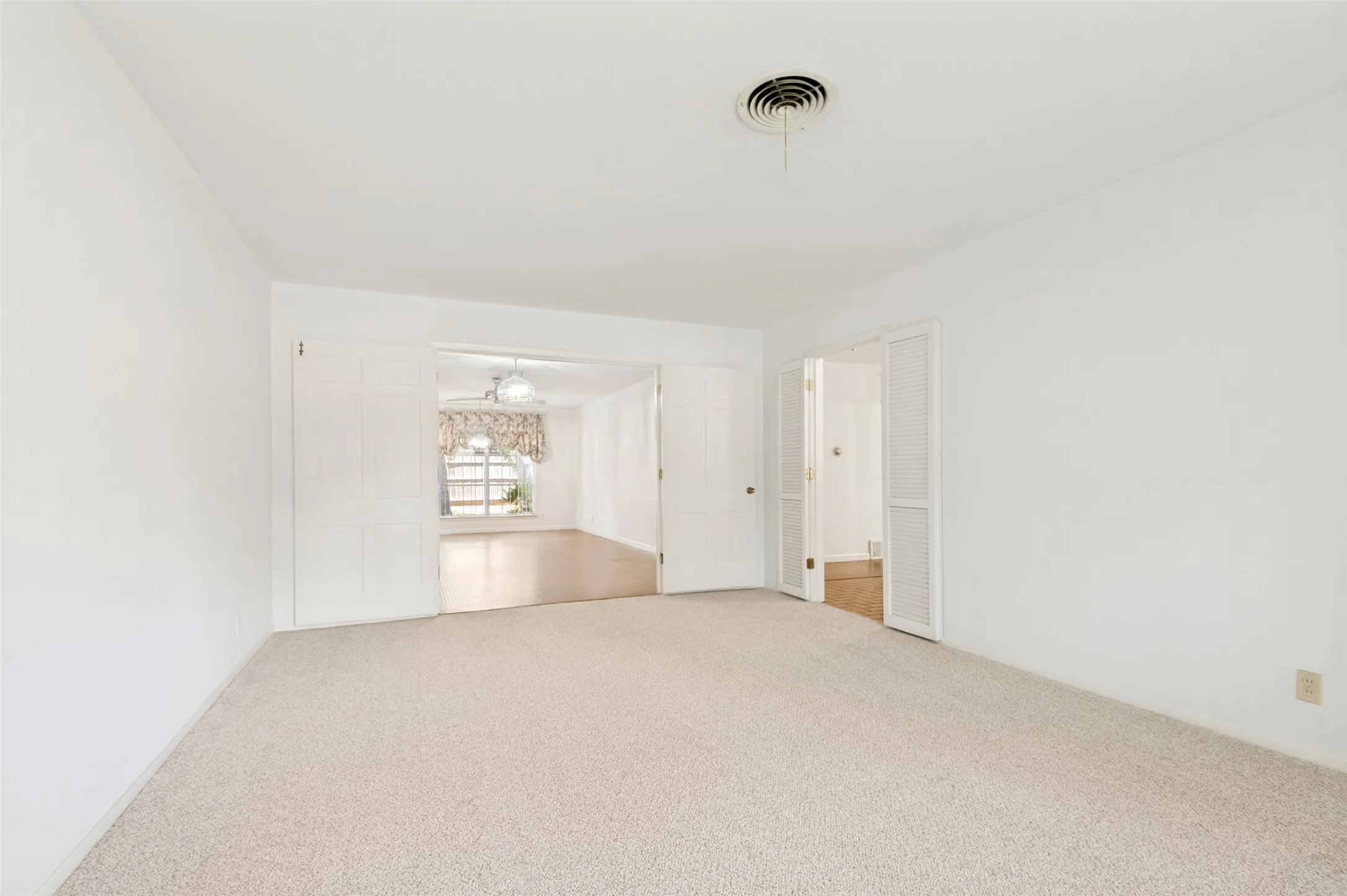 Single Family Residence For Sale in Tarrant County , 608 W Cheryl Avenue, Hurst, Texas 76053, 4 Bedroom, 2 Bathroom, 1 Garage spaces, 1,983 Sqft, built in 1960, Price $325,000, mls#21356158, Real Estate Agent in Hurst, Homes For Sale in Tarrant county, Homes For Sale in Hurst, Realtor in Hurst Texas, Real Estate Brokerage Independent Realty Texas, Luminita Cordes Realtor
