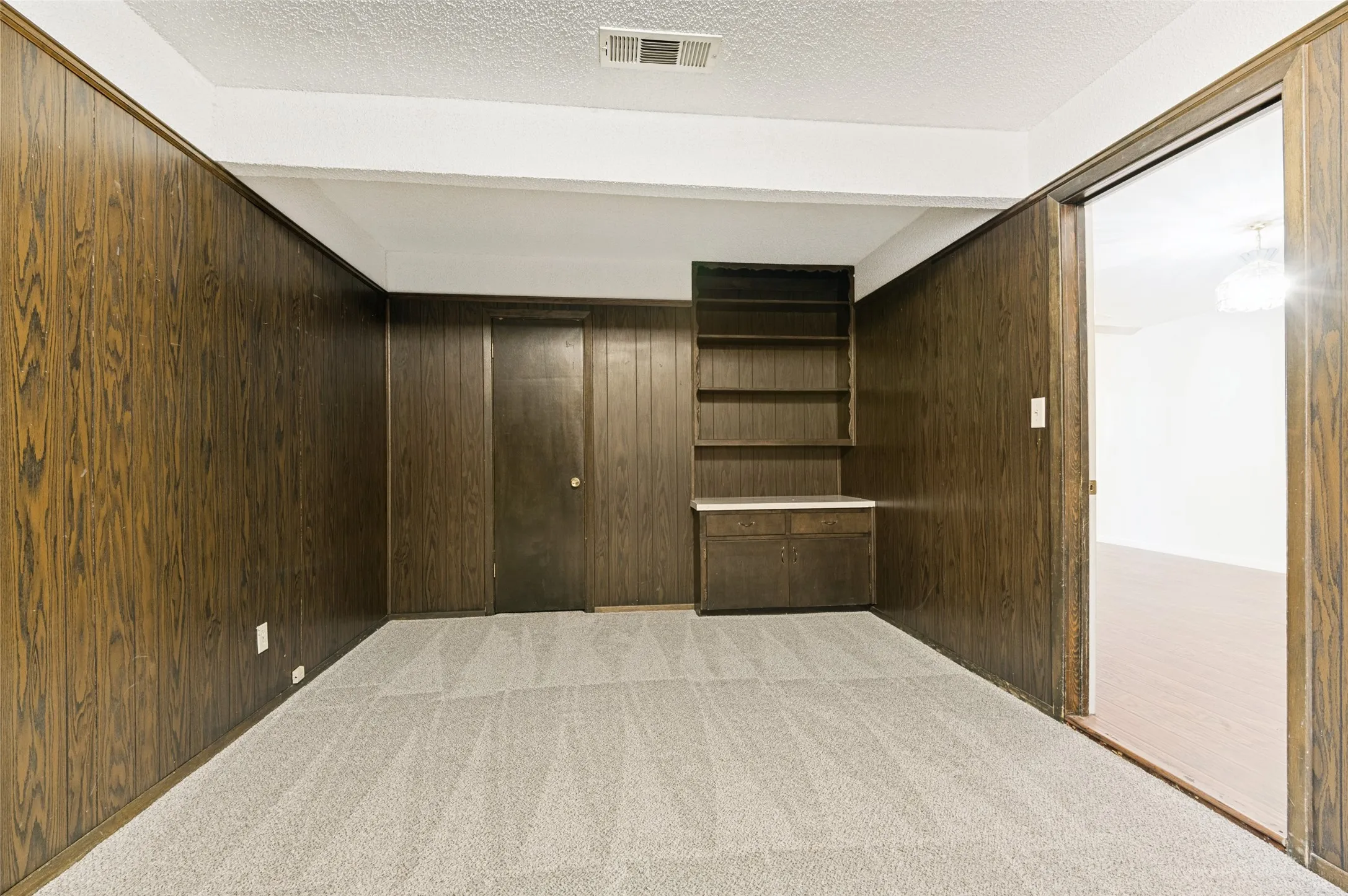 Single Family Residence For Sale in Tarrant County , 608 W Cheryl Avenue, Hurst, Texas 76053, 4 Bedroom, 2 Bathroom, 1 Garage spaces, 1,983 Sqft, built in 1960, Price $325,000, mls#21356158, Real Estate Agent in Hurst, Homes For Sale in Tarrant county, Homes For Sale in Hurst, Realtor in Hurst Texas, Real Estate Brokerage Independent Realty Texas, Luminita Cordes Realtor