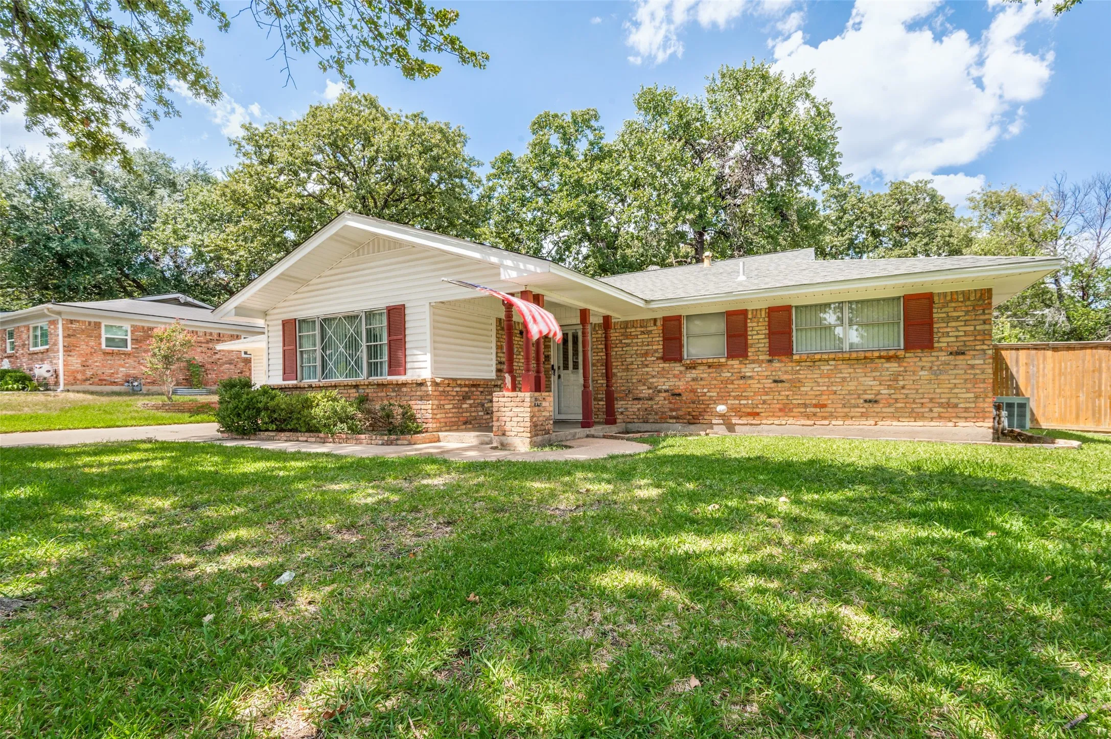 Single Family Residence For Sale in Tarrant County , 608 W Cheryl Avenue, Hurst, Texas 76053, 4 Bedroom, 2 Bathroom, 1 Garage spaces, 1,983 Sqft, built in 1960, Price $325,000, mls#21356158, Real Estate Agent in Hurst, Homes For Sale in Tarrant county, Homes For Sale in Hurst, Realtor in Hurst Texas, Real Estate Brokerage Independent Realty Texas, Luminita Cordes Realtor