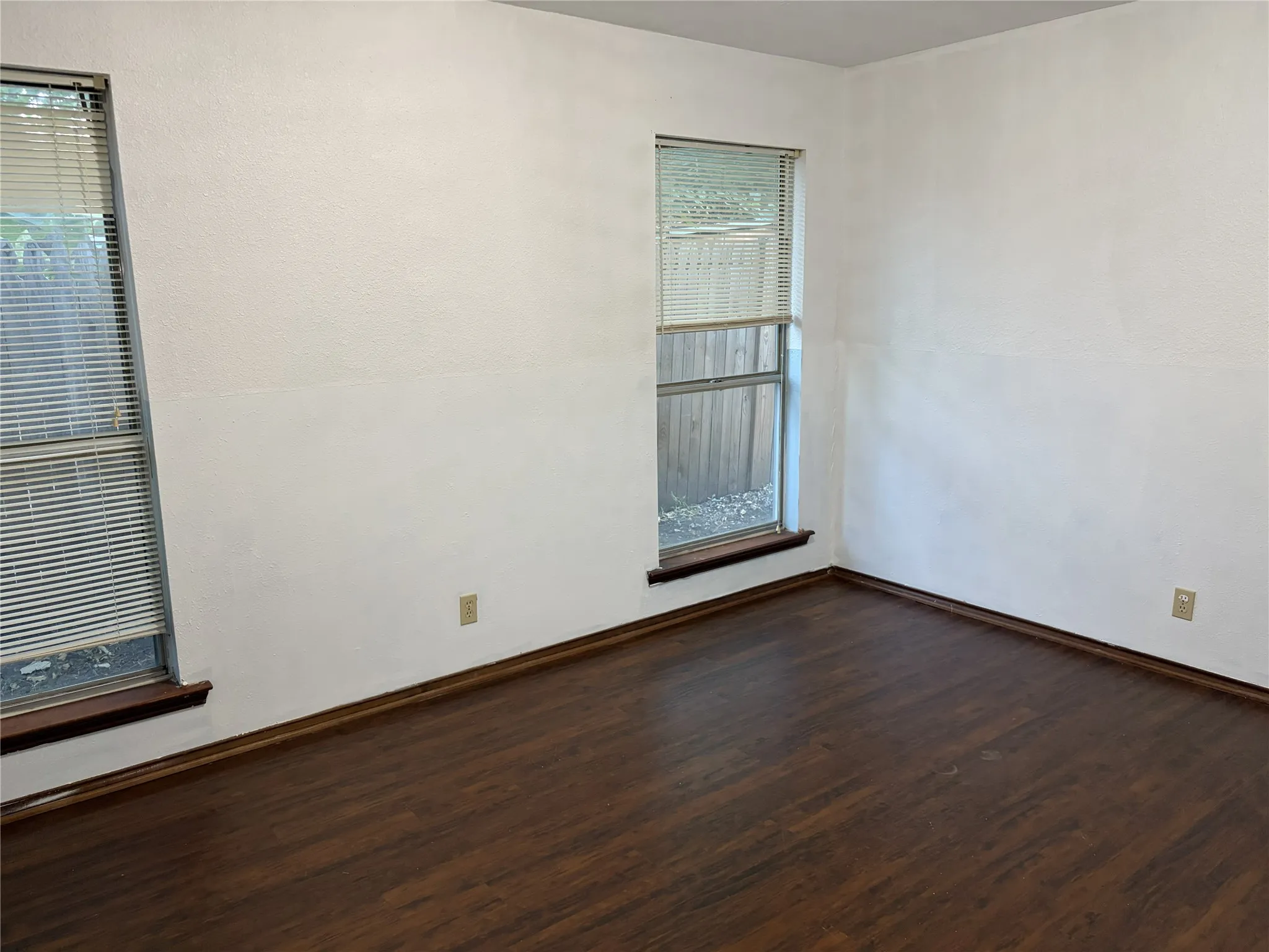 Single Family Residence For Sale in Tarrant County , 3002 Barrington Place, Arlington, Texas 76014, 3 Bedroom, 3 Bathroom, 2 Garage spaces, 2,177 Sqft, built in 1978, mls#21355364, Real Estate Agent in Arlington, Homes For Sale in Tarrant county, Homes For Sale in Arlington, Realtor in Arlington Texas, Real Estate Brokerage Independent Realty Texas, Luminita Cordes Realtor