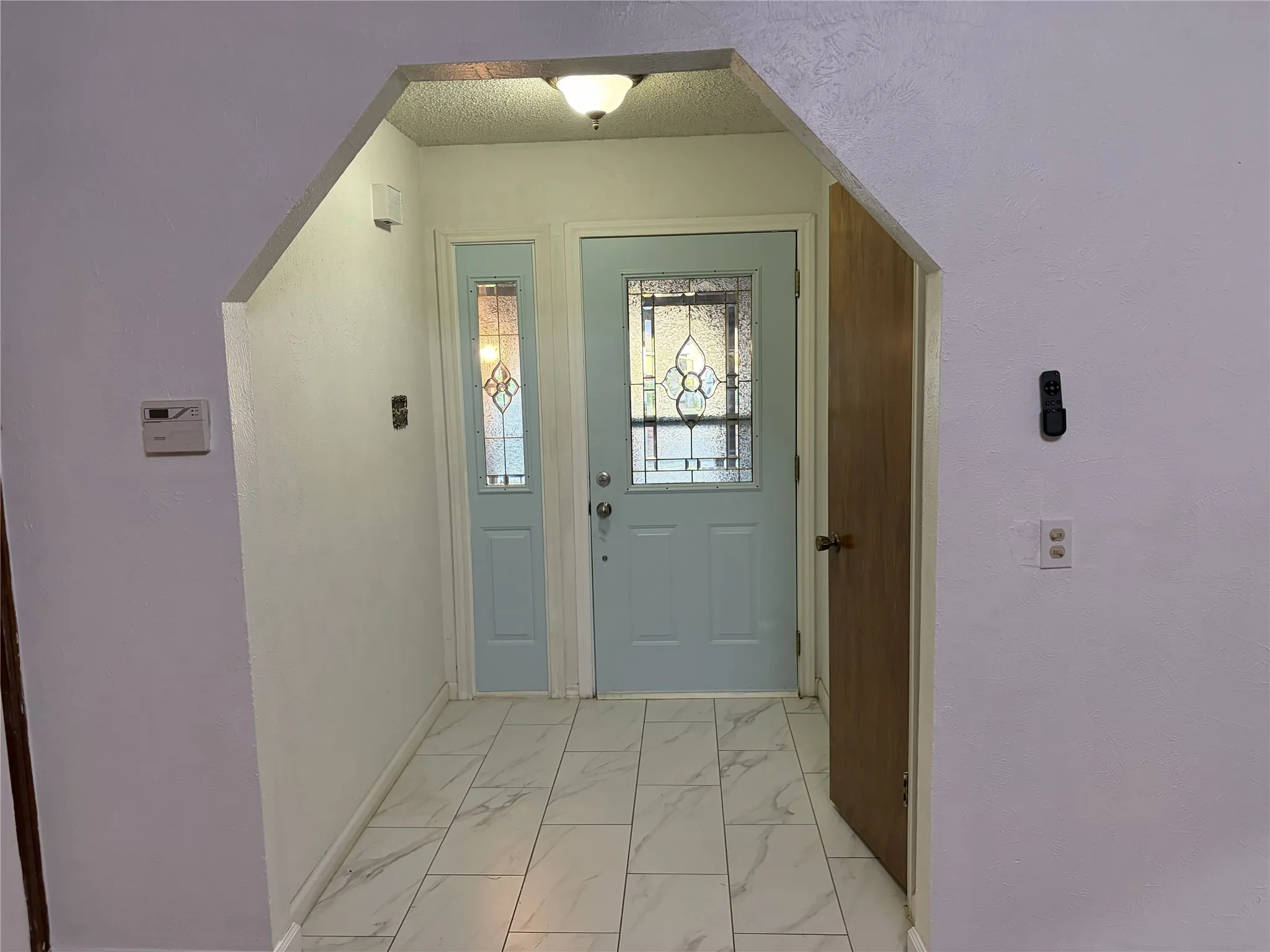 Single Family Residence For Sale in Tarrant County , 3002 Barrington Place, Arlington, Texas 76014, 3 Bedroom, 3 Bathroom, 2 Garage spaces, 2,177 Sqft, built in 1978, mls#21355364, Real Estate Agent in Arlington, Homes For Sale in Tarrant county, Homes For Sale in Arlington, Realtor in Arlington Texas, Real Estate Brokerage Independent Realty Texas, Luminita Cordes Realtor