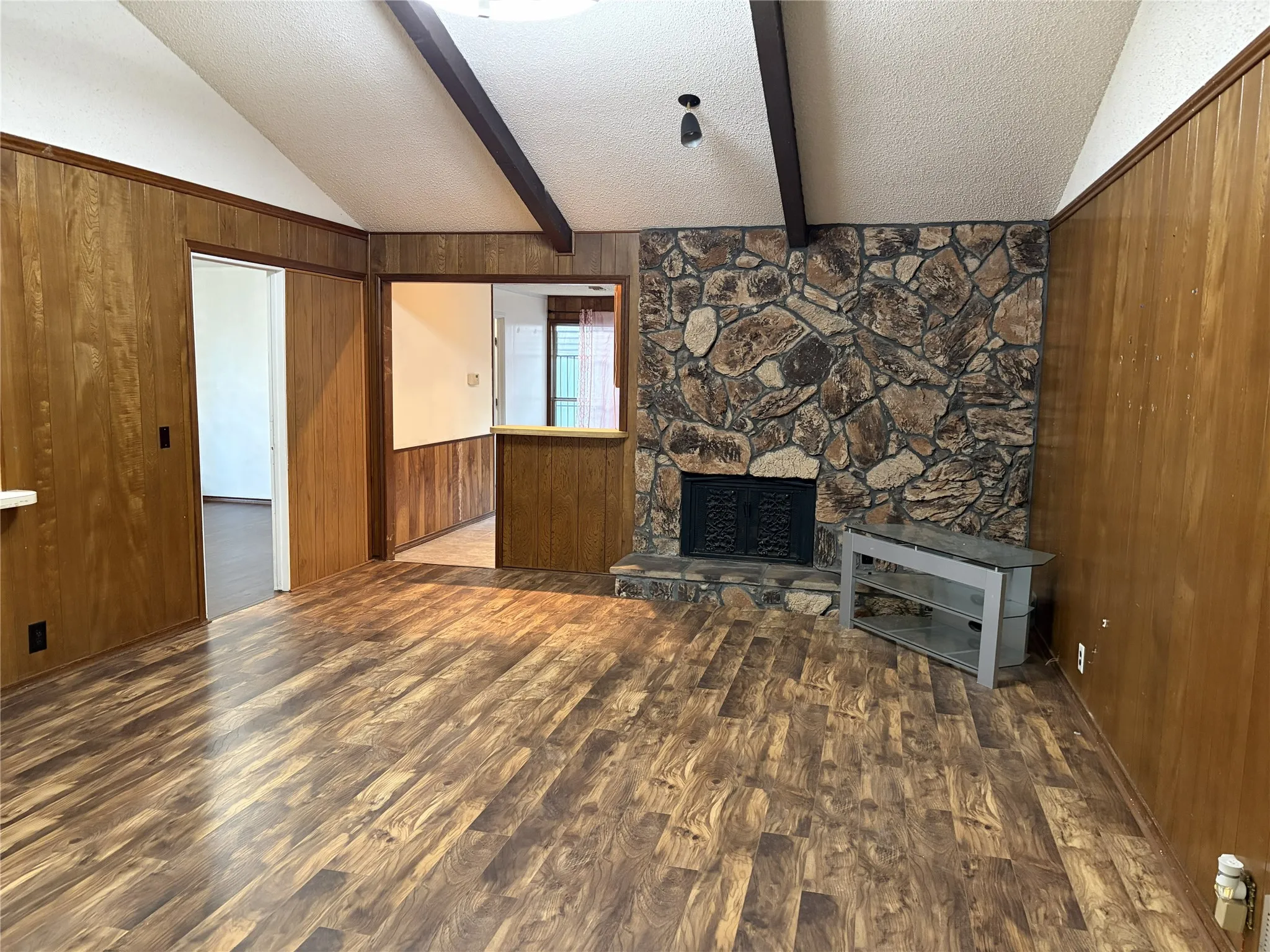 Single Family Residence For Sale in Tarrant County , 3002 Barrington Place, Arlington, Texas 76014, 3 Bedroom, 3 Bathroom, 2 Garage spaces, 2,177 Sqft, built in 1978, mls#21355364, Real Estate Agent in Arlington, Homes For Sale in Tarrant county, Homes For Sale in Arlington, Realtor in Arlington Texas, Real Estate Brokerage Independent Realty Texas, Luminita Cordes Realtor