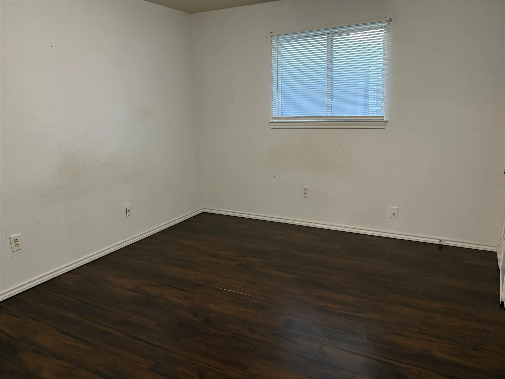 Single Family Residence For Sale in Tarrant County , 3002 Barrington Place, Arlington, Texas 76014, 3 Bedroom, 3 Bathroom, 2 Garage spaces, 2,177 Sqft, built in 1978, mls#21355364, Real Estate Agent in Arlington, Homes For Sale in Tarrant county, Homes For Sale in Arlington, Realtor in Arlington Texas, Real Estate Brokerage Independent Realty Texas, Luminita Cordes Realtor