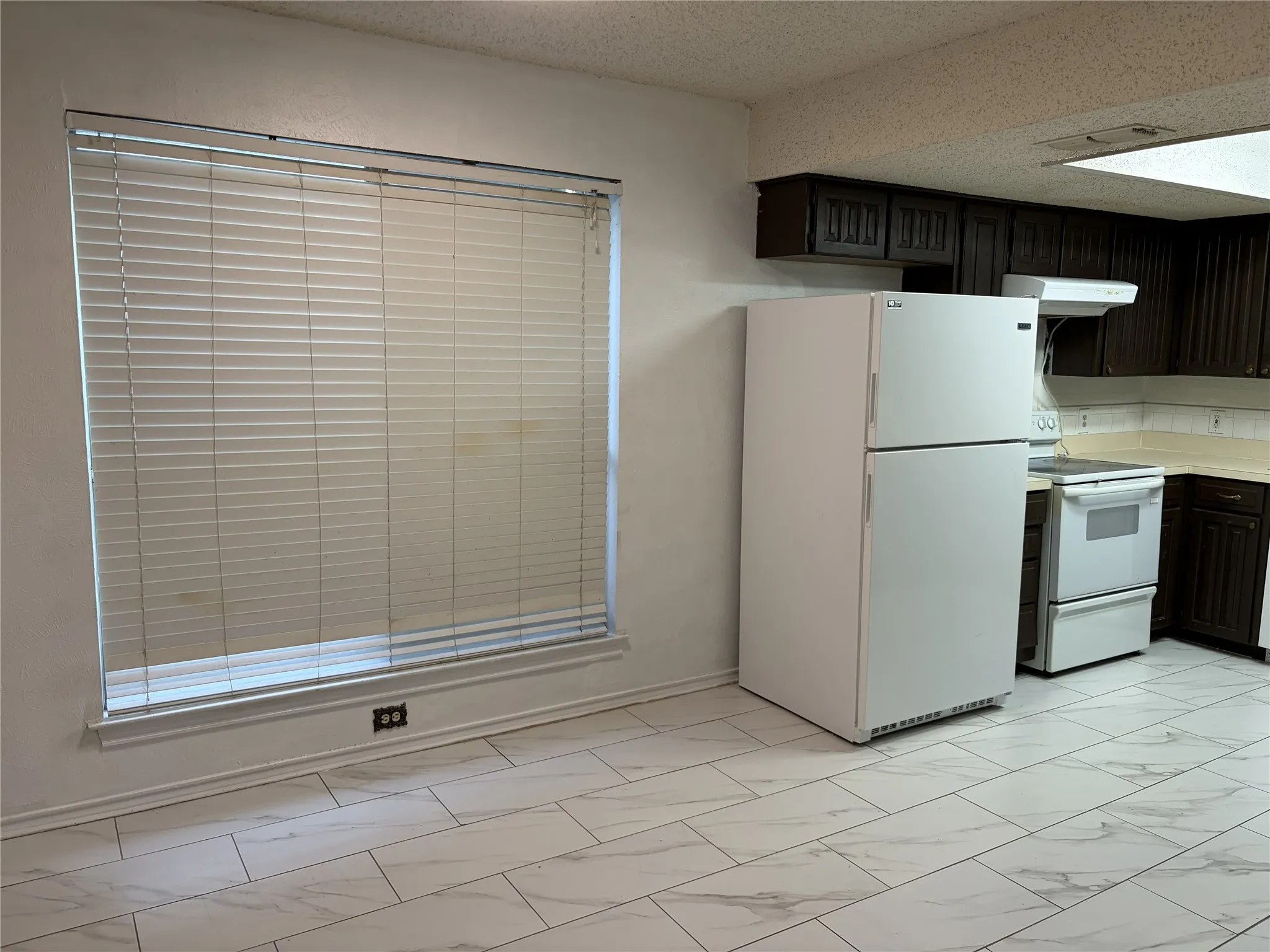 Single Family Residence For Sale in Tarrant County , 3002 Barrington Place, Arlington, Texas 76014, 3 Bedroom, 3 Bathroom, 2 Garage spaces, 2,177 Sqft, built in 1978, mls#21355364, Real Estate Agent in Arlington, Homes For Sale in Tarrant county, Homes For Sale in Arlington, Realtor in Arlington Texas, Real Estate Brokerage Independent Realty Texas, Luminita Cordes Realtor