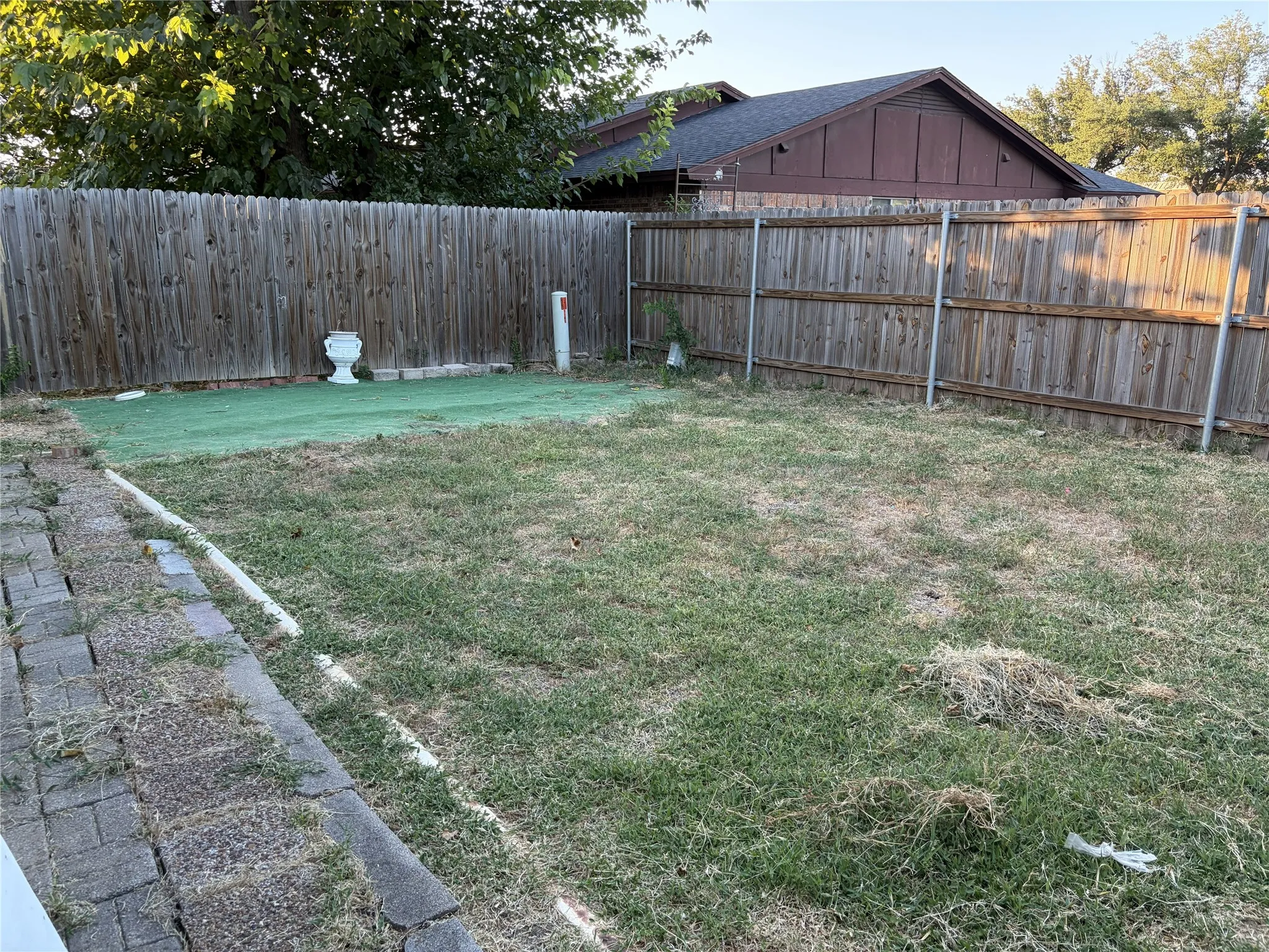 Single Family Residence For Sale in Tarrant County , 3002 Barrington Place, Arlington, Texas 76014, 3 Bedroom, 3 Bathroom, 2 Garage spaces, 2,177 Sqft, built in 1978, mls#21355364, Real Estate Agent in Arlington, Homes For Sale in Tarrant county, Homes For Sale in Arlington, Realtor in Arlington Texas, Real Estate Brokerage Independent Realty Texas, Luminita Cordes Realtor