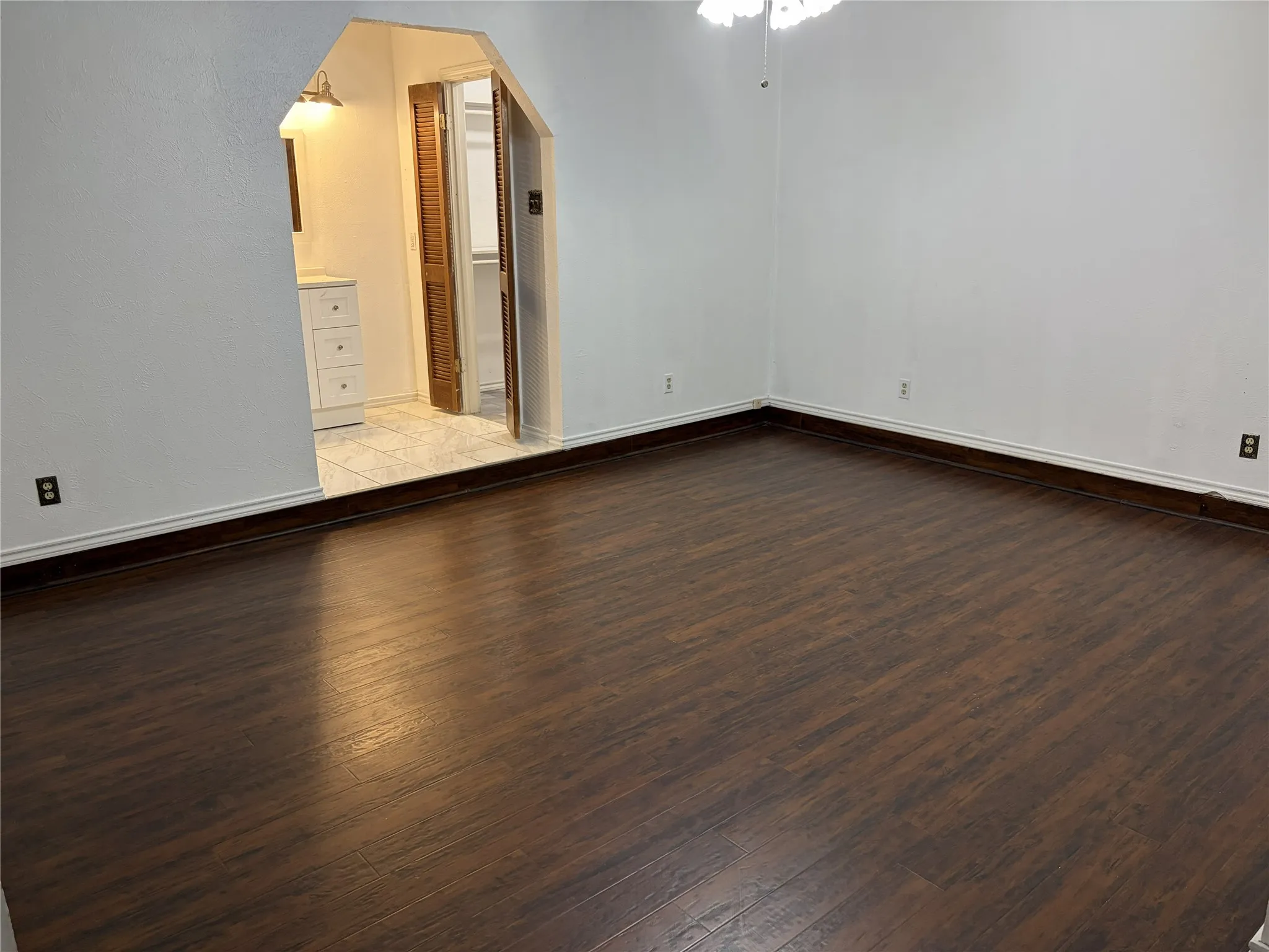 Single Family Residence For Sale in Tarrant County , 3002 Barrington Place, Arlington, Texas 76014, 3 Bedroom, 3 Bathroom, 2 Garage spaces, 2,177 Sqft, built in 1978, mls#21355364, Real Estate Agent in Arlington, Homes For Sale in Tarrant county, Homes For Sale in Arlington, Realtor in Arlington Texas, Real Estate Brokerage Independent Realty Texas, Luminita Cordes Realtor