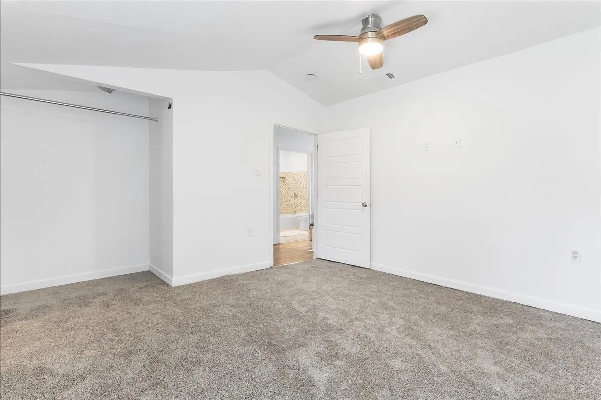 Single Family Residence For Rent in Dallas County , 2635 Carpenter Avenue, Dallas, Texas 75215, 3 Bedroom, 2 Bathroom, Garage spaces, 1,045 Sqft, built in 1935, mls#21359640, Real Estate Agent in Dallas, Homes For Rent in Dallas county, Homes For Rent in Dallas, Realtor in Dallas Texas, Real Estate Brokerage Independent Realty Texas, Luminita Cordes Realtor