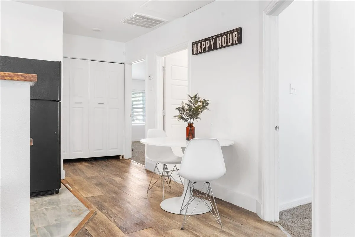 Single Family Residence For Rent in Dallas County , 2635 Carpenter Avenue, Dallas, Texas 75215, 3 Bedroom, 2 Bathroom, Garage spaces, 1,045 Sqft, built in 1935, mls#21359640, Real Estate Agent in Dallas, Homes For Rent in Dallas county, Homes For Rent in Dallas, Realtor in Dallas Texas, Real Estate Brokerage Independent Realty Texas, Luminita Cordes Realtor