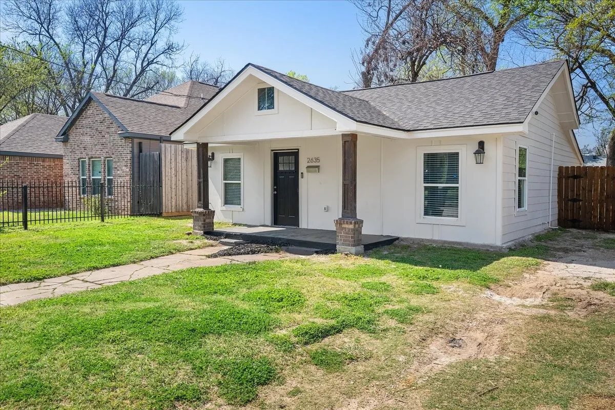 Single Family Residence For Rent in Dallas County , 2635 Carpenter Avenue, Dallas, Texas 75215, 3 Bedroom, 2 Bathroom, Garage spaces, 1,045 Sqft, built in 1935, mls#21359640, Real Estate Agent in Dallas, Homes For Rent in Dallas county, Homes For Rent in Dallas, Realtor in Dallas Texas, Real Estate Brokerage Independent Realty Texas, Luminita Cordes Realtor