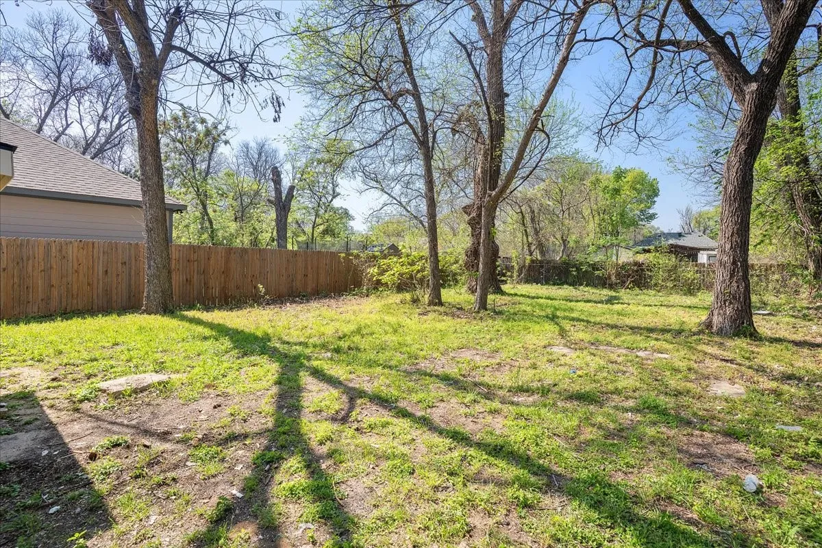 Single Family Residence For Rent in Dallas County , 2635 Carpenter Avenue, Dallas, Texas 75215, 3 Bedroom, 2 Bathroom, Garage spaces, 1,045 Sqft, built in 1935, mls#21359640, Real Estate Agent in Dallas, Homes For Rent in Dallas county, Homes For Rent in Dallas, Realtor in Dallas Texas, Real Estate Brokerage Independent Realty Texas, Luminita Cordes Realtor