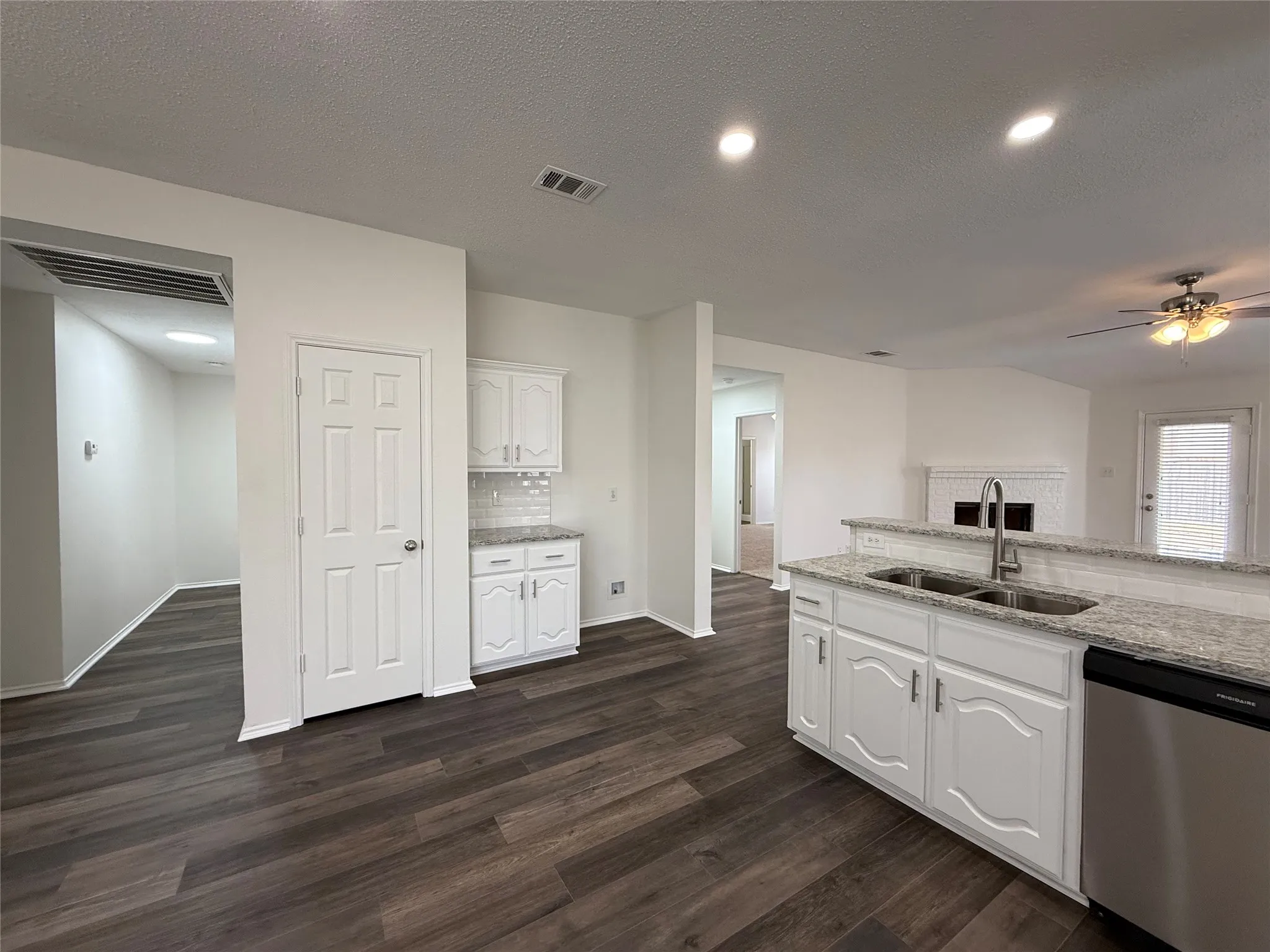 Single Family Residence For Sale in Kaufman County , 1425 Havenrock Drive, Forney, Texas 75126, 4 Bedroom, 3 Bathroom, 2 Garage spaces, 2,295 Sqft, built in 2005, mls#21356990, Real Estate Agent in Forney, Homes For Sale in Kaufman county, Homes For Sale in Forney, Realtor in Forney Texas, Real Estate Brokerage Independent Realty Texas, Luminita Cordes Realtor