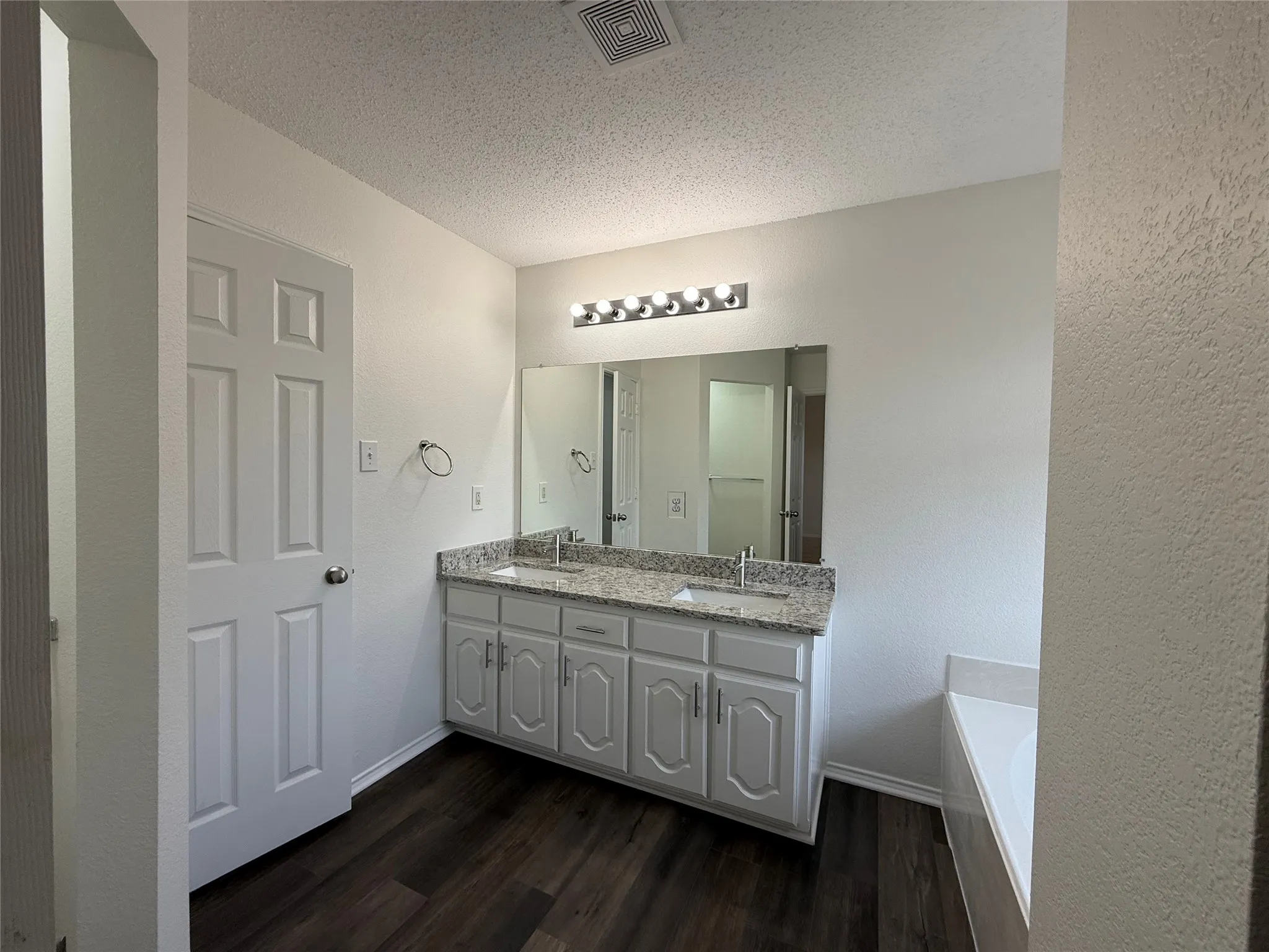 Single Family Residence For Sale in Kaufman County , 1425 Havenrock Drive, Forney, Texas 75126, 4 Bedroom, 3 Bathroom, 2 Garage spaces, 2,295 Sqft, built in 2005, mls#21356990, Real Estate Agent in Forney, Homes For Sale in Kaufman county, Homes For Sale in Forney, Realtor in Forney Texas, Real Estate Brokerage Independent Realty Texas, Luminita Cordes Realtor