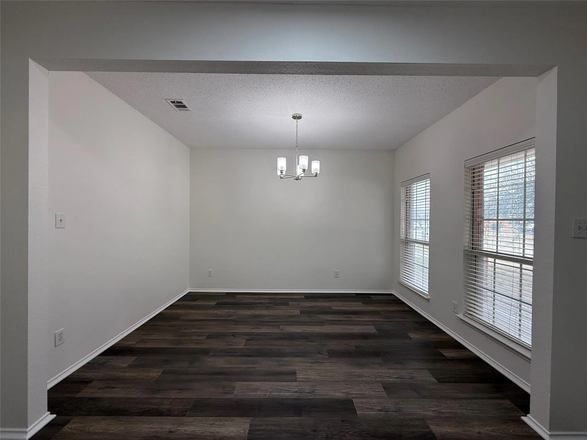 Single Family Residence For Sale in Kaufman County , 1425 Havenrock Drive, Forney, Texas 75126, 4 Bedroom, 3 Bathroom, 2 Garage spaces, 2,295 Sqft, built in 2005, mls#21356990, Real Estate Agent in Forney, Homes For Sale in Kaufman county, Homes For Sale in Forney, Realtor in Forney Texas, Real Estate Brokerage Independent Realty Texas, Luminita Cordes Realtor