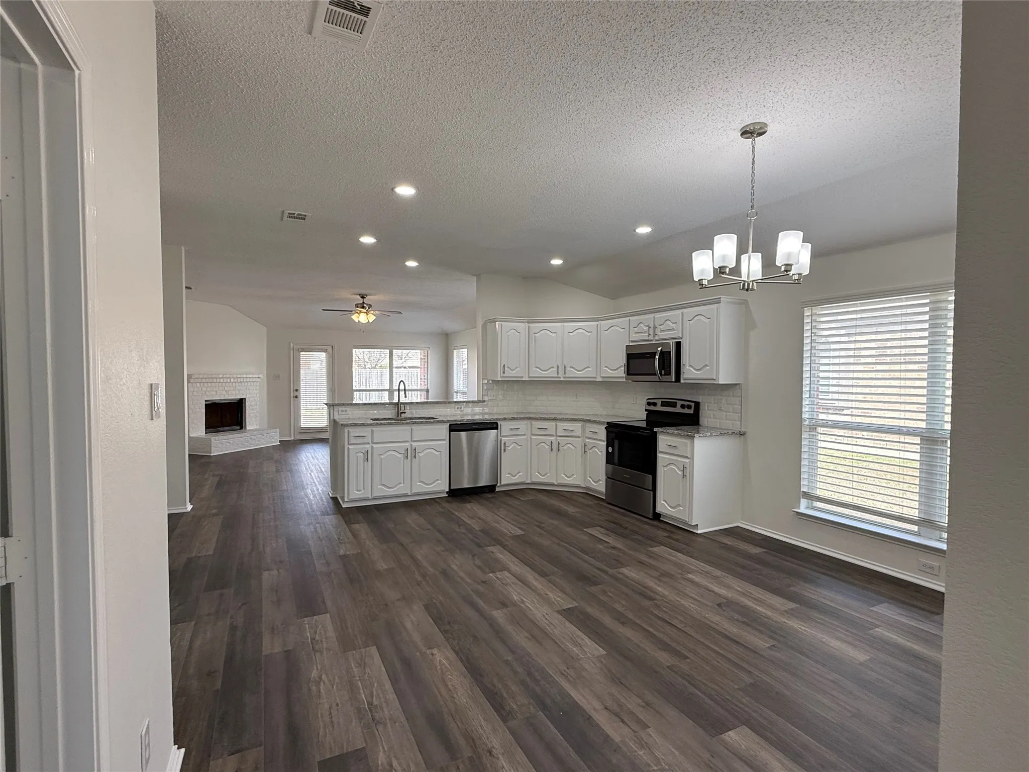 Single Family Residence For Sale in Kaufman County , 1425 Havenrock Drive, Forney, Texas 75126, 4 Bedroom, 3 Bathroom, 2 Garage spaces, 2,295 Sqft, built in 2005, mls#21356990, Real Estate Agent in Forney, Homes For Sale in Kaufman county, Homes For Sale in Forney, Realtor in Forney Texas, Real Estate Brokerage Independent Realty Texas, Luminita Cordes Realtor