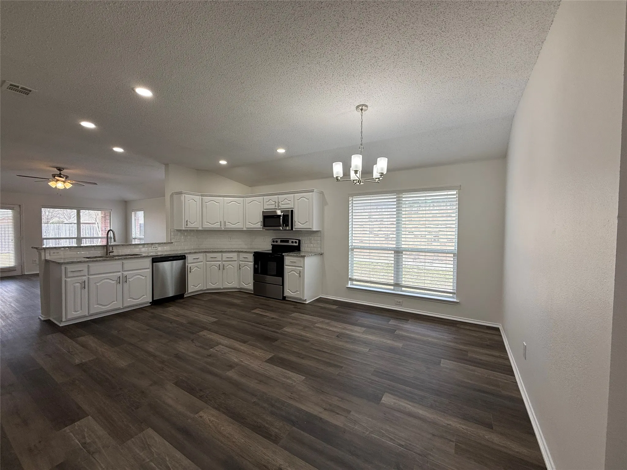 Single Family Residence For Sale in Kaufman County , 1425 Havenrock Drive, Forney, Texas 75126, 4 Bedroom, 3 Bathroom, 2 Garage spaces, 2,295 Sqft, built in 2005, mls#21356990, Real Estate Agent in Forney, Homes For Sale in Kaufman county, Homes For Sale in Forney, Realtor in Forney Texas, Real Estate Brokerage Independent Realty Texas, Luminita Cordes Realtor