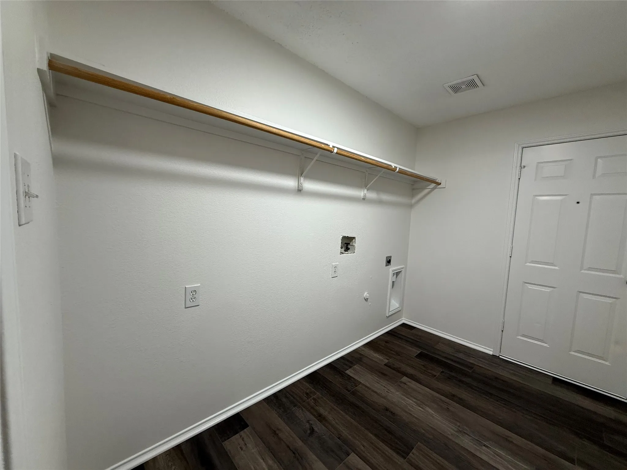 Single Family Residence For Sale in Kaufman County , 1425 Havenrock Drive, Forney, Texas 75126, 4 Bedroom, 3 Bathroom, 2 Garage spaces, 2,295 Sqft, built in 2005, mls#21356990, Real Estate Agent in Forney, Homes For Sale in Kaufman county, Homes For Sale in Forney, Realtor in Forney Texas, Real Estate Brokerage Independent Realty Texas, Luminita Cordes Realtor