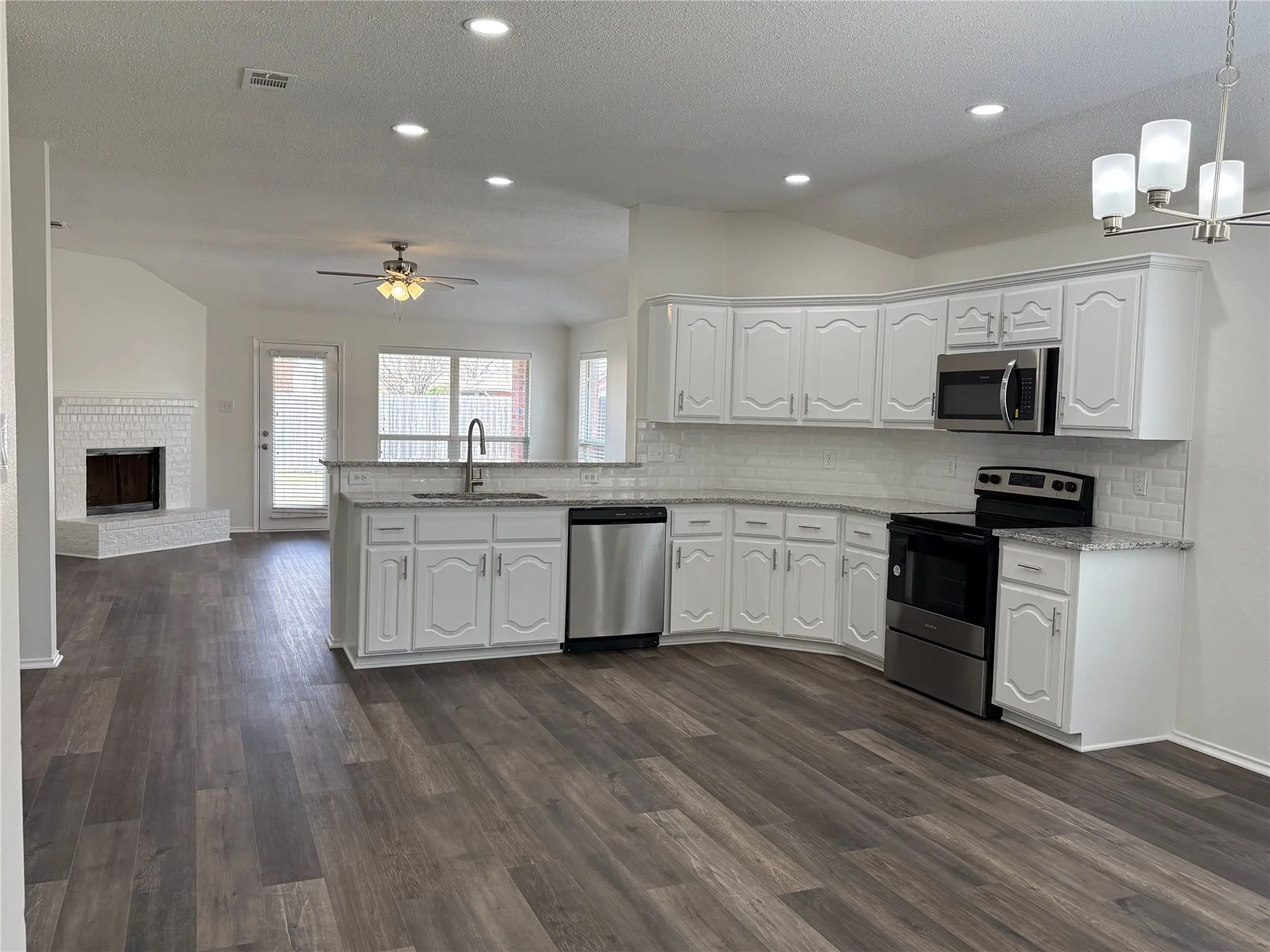 Single Family Residence For Sale in Kaufman County , 1425 Havenrock Drive, Forney, Texas 75126, 4 Bedroom, 3 Bathroom, 2 Garage spaces, 2,295 Sqft, built in 2005, mls#21356990, Real Estate Agent in Forney, Homes For Sale in Kaufman county, Homes For Sale in Forney, Realtor in Forney Texas, Real Estate Brokerage Independent Realty Texas, Luminita Cordes Realtor