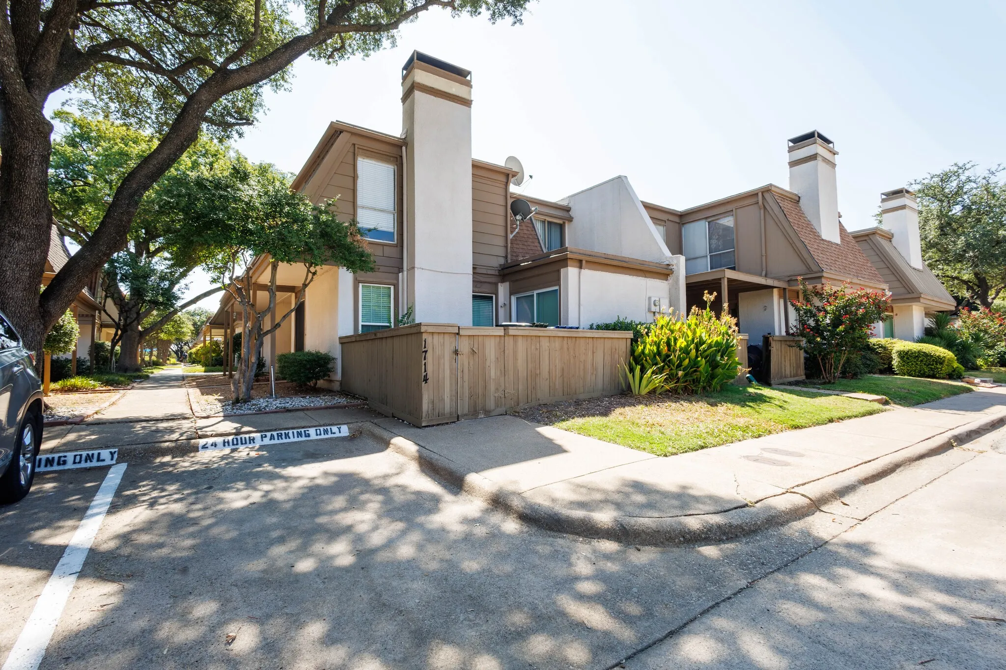 Single Family Residence For Rent in Dallas County , 1714 Place One Lane, Garland, Texas 75042, 4 Bedroom, 2 Bathroom, 2 Garage spaces, 1,950 Sqft, built in 1976, mls#21353851, Real Estate Agent in Garland, Homes For Rent in Dallas county, Homes For Rent in Garland, Realtor in Garland Texas, Real Estate Brokerage Independent Realty Texas, Luminita Cordes Realtor