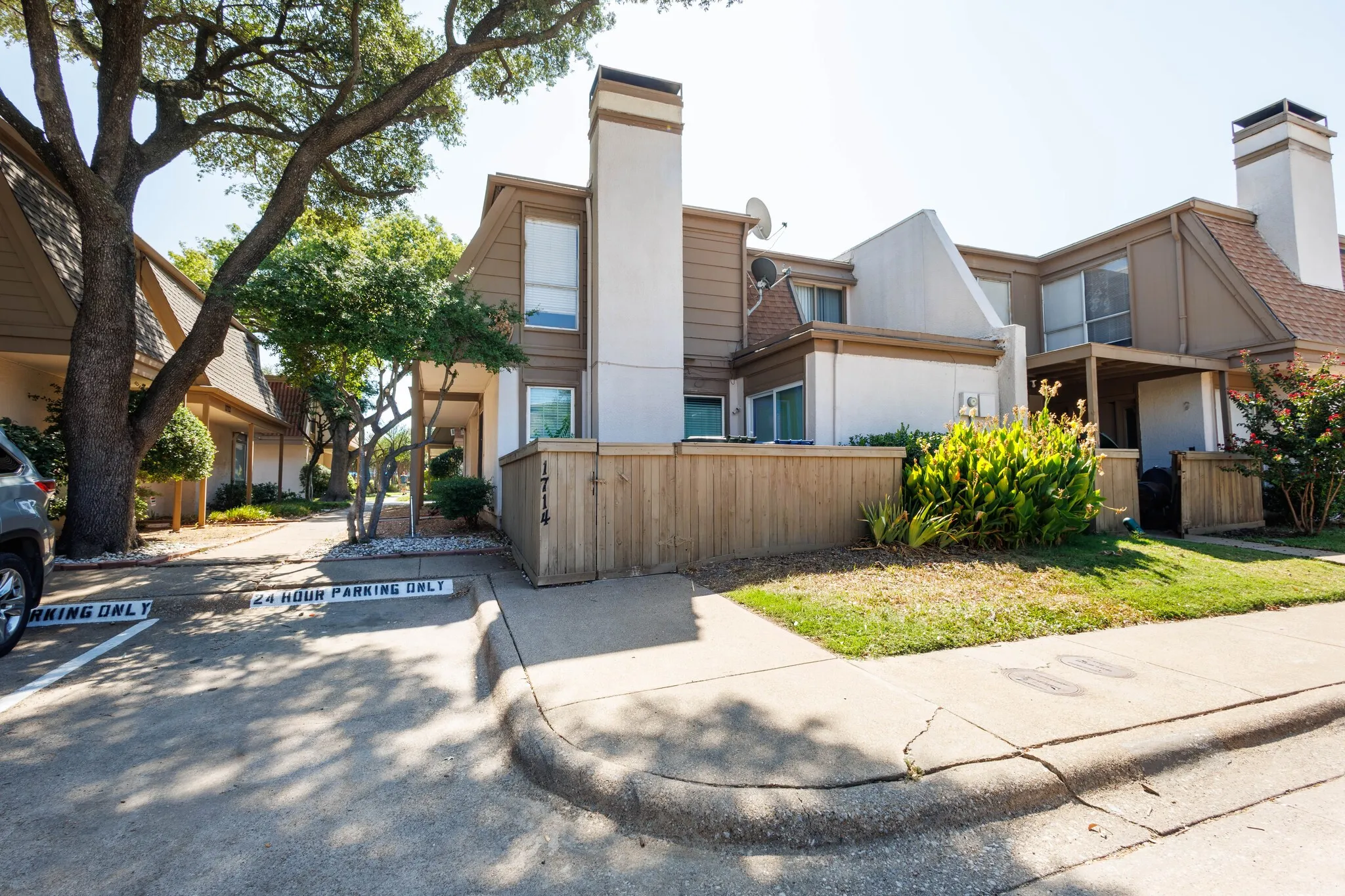 Single Family Residence For Rent in Dallas County , 1714 Place One Lane, Garland, Texas 75042, 4 Bedroom, 2 Bathroom, 2 Garage spaces, 1,950 Sqft, built in 1976, mls#21353851, Real Estate Agent in Garland, Homes For Rent in Dallas county, Homes For Rent in Garland, Realtor in Garland Texas, Real Estate Brokerage Independent Realty Texas, Luminita Cordes Realtor