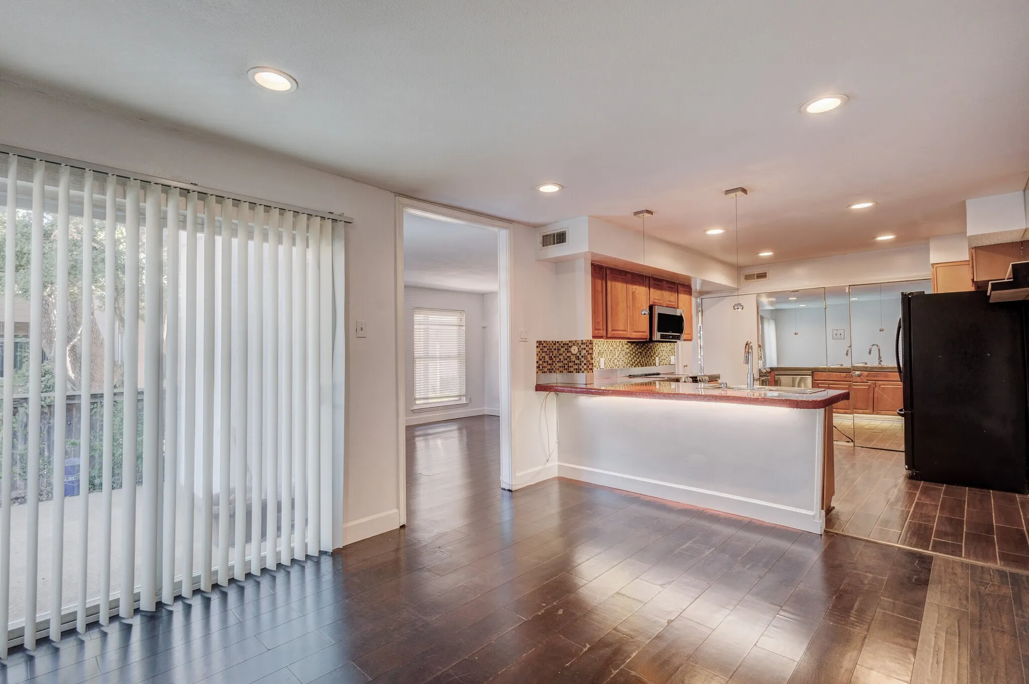 Single Family Residence For Rent in Dallas County , 1714 Place One Lane, Garland, Texas 75042, 4 Bedroom, 2 Bathroom, 2 Garage spaces, 1,950 Sqft, built in 1976, mls#21353851, Real Estate Agent in Garland, Homes For Rent in Dallas county, Homes For Rent in Garland, Realtor in Garland Texas, Real Estate Brokerage Independent Realty Texas, Luminita Cordes Realtor
