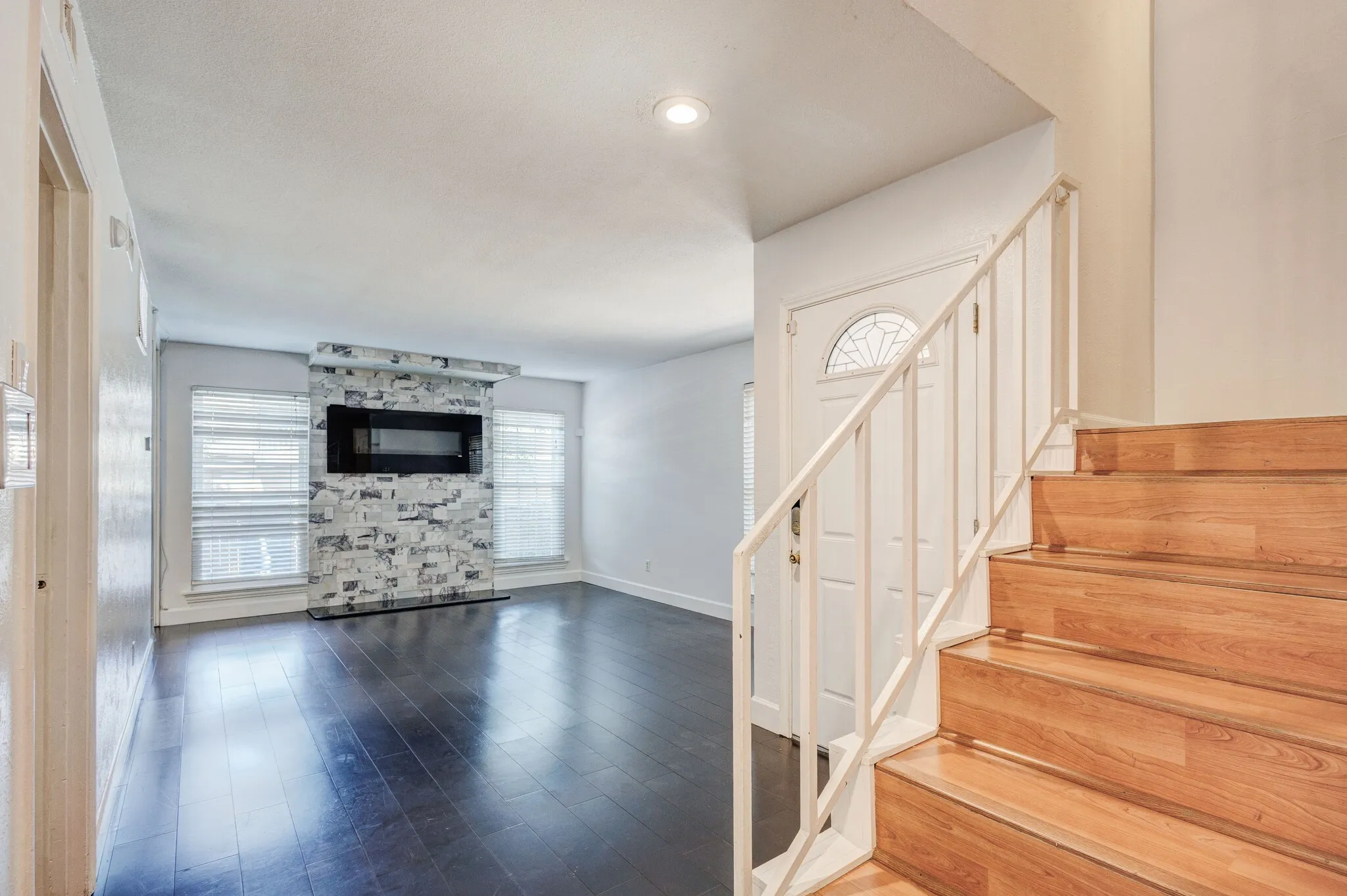 Single Family Residence For Rent in Dallas County , 1714 Place One Lane, Garland, Texas 75042, 4 Bedroom, 2 Bathroom, 2 Garage spaces, 1,950 Sqft, built in 1976, mls#21353851, Real Estate Agent in Garland, Homes For Rent in Dallas county, Homes For Rent in Garland, Realtor in Garland Texas, Real Estate Brokerage Independent Realty Texas, Luminita Cordes Realtor