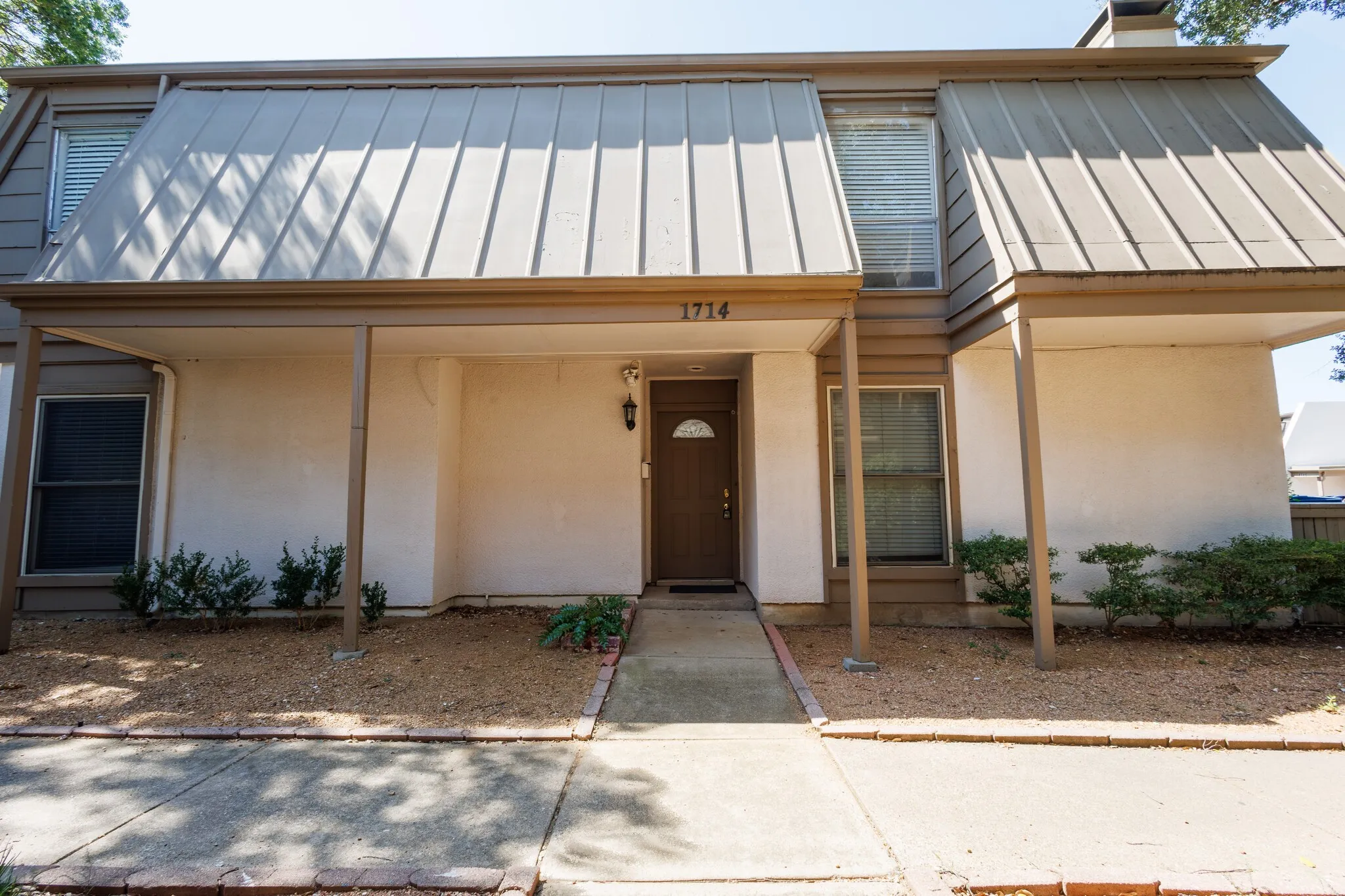 Single Family Residence For Rent in Dallas County , 1714 Place One Lane, Garland, Texas 75042, 4 Bedroom, 2 Bathroom, 2 Garage spaces, 1,950 Sqft, built in 1976, mls#21353851, Real Estate Agent in Garland, Homes For Rent in Dallas county, Homes For Rent in Garland, Realtor in Garland Texas, Real Estate Brokerage Independent Realty Texas, Luminita Cordes Realtor