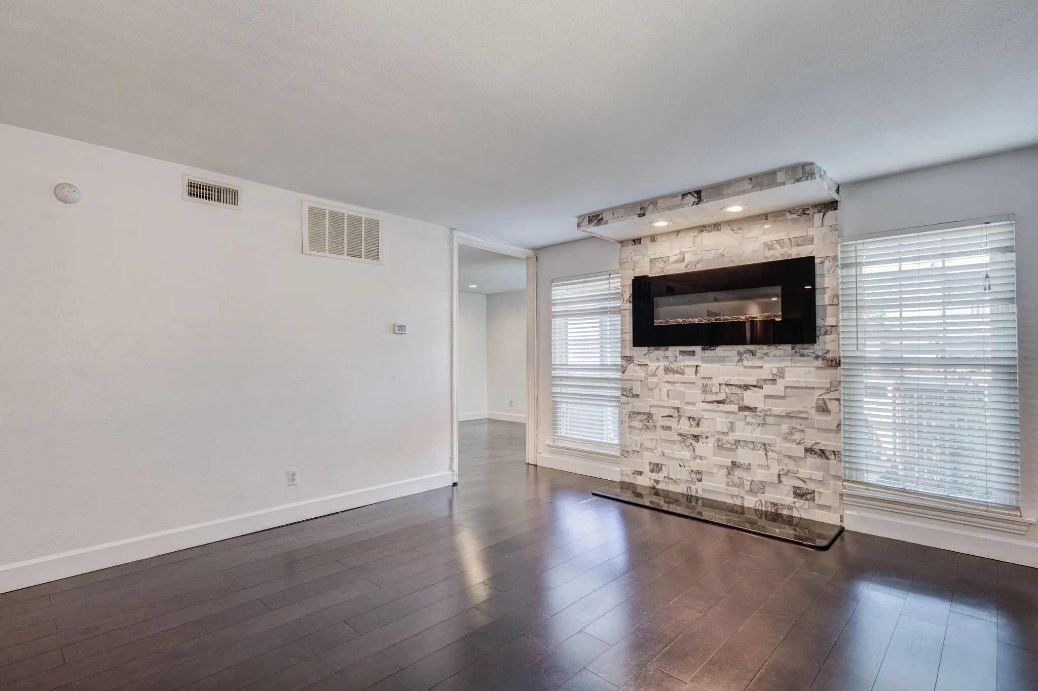 Single Family Residence For Rent in Dallas County , 1714 Place One Lane, Garland, Texas 75042, 4 Bedroom, 2 Bathroom, 2 Garage spaces, 1,950 Sqft, built in 1976, mls#21353851, Real Estate Agent in Garland, Homes For Rent in Dallas county, Homes For Rent in Garland, Realtor in Garland Texas, Real Estate Brokerage Independent Realty Texas, Luminita Cordes Realtor