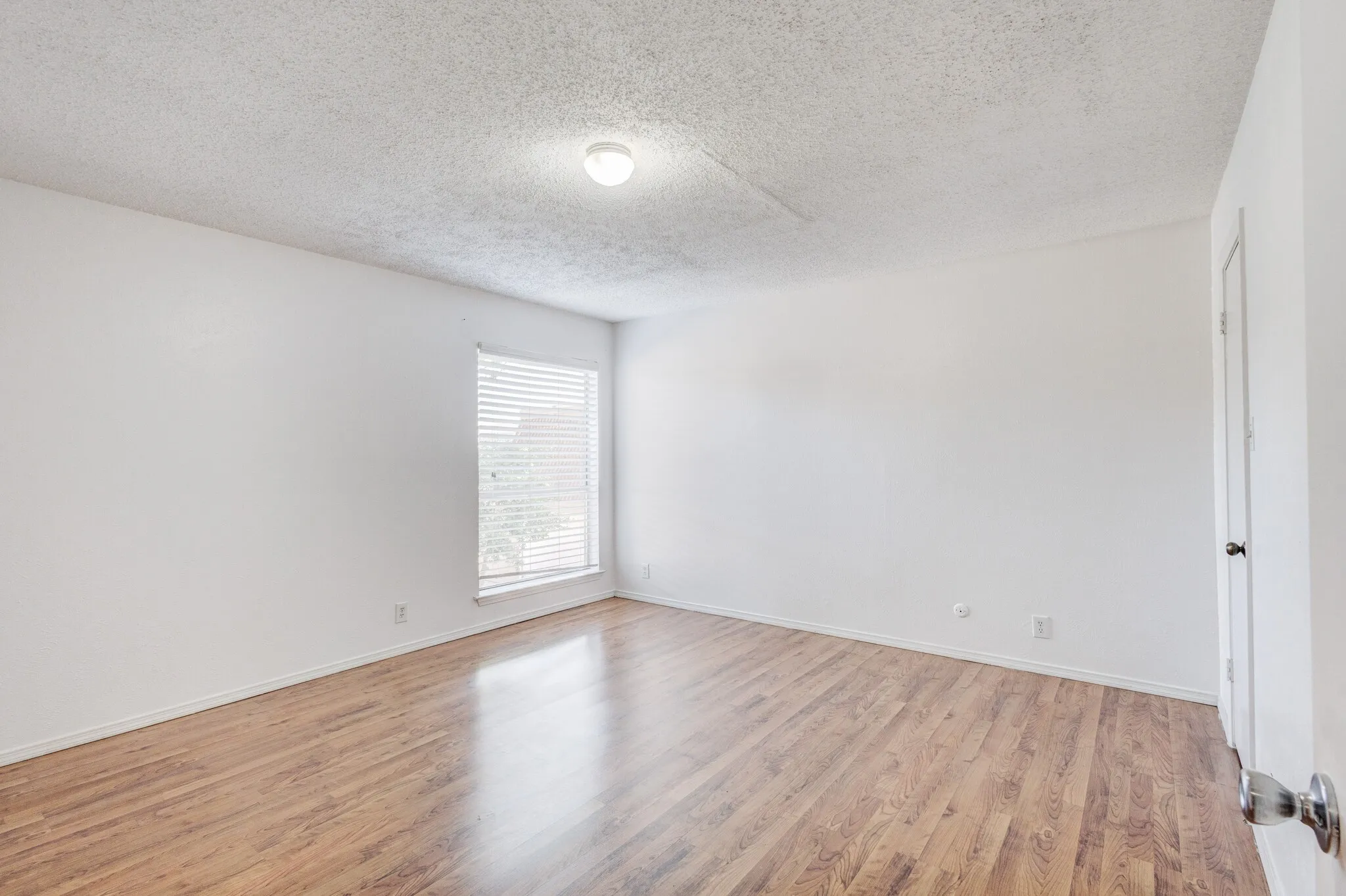Single Family Residence For Rent in Dallas County , 1714 Place One Lane, Garland, Texas 75042, 4 Bedroom, 2 Bathroom, 2 Garage spaces, 1,950 Sqft, built in 1976, mls#21353851, Real Estate Agent in Garland, Homes For Rent in Dallas county, Homes For Rent in Garland, Realtor in Garland Texas, Real Estate Brokerage Independent Realty Texas, Luminita Cordes Realtor