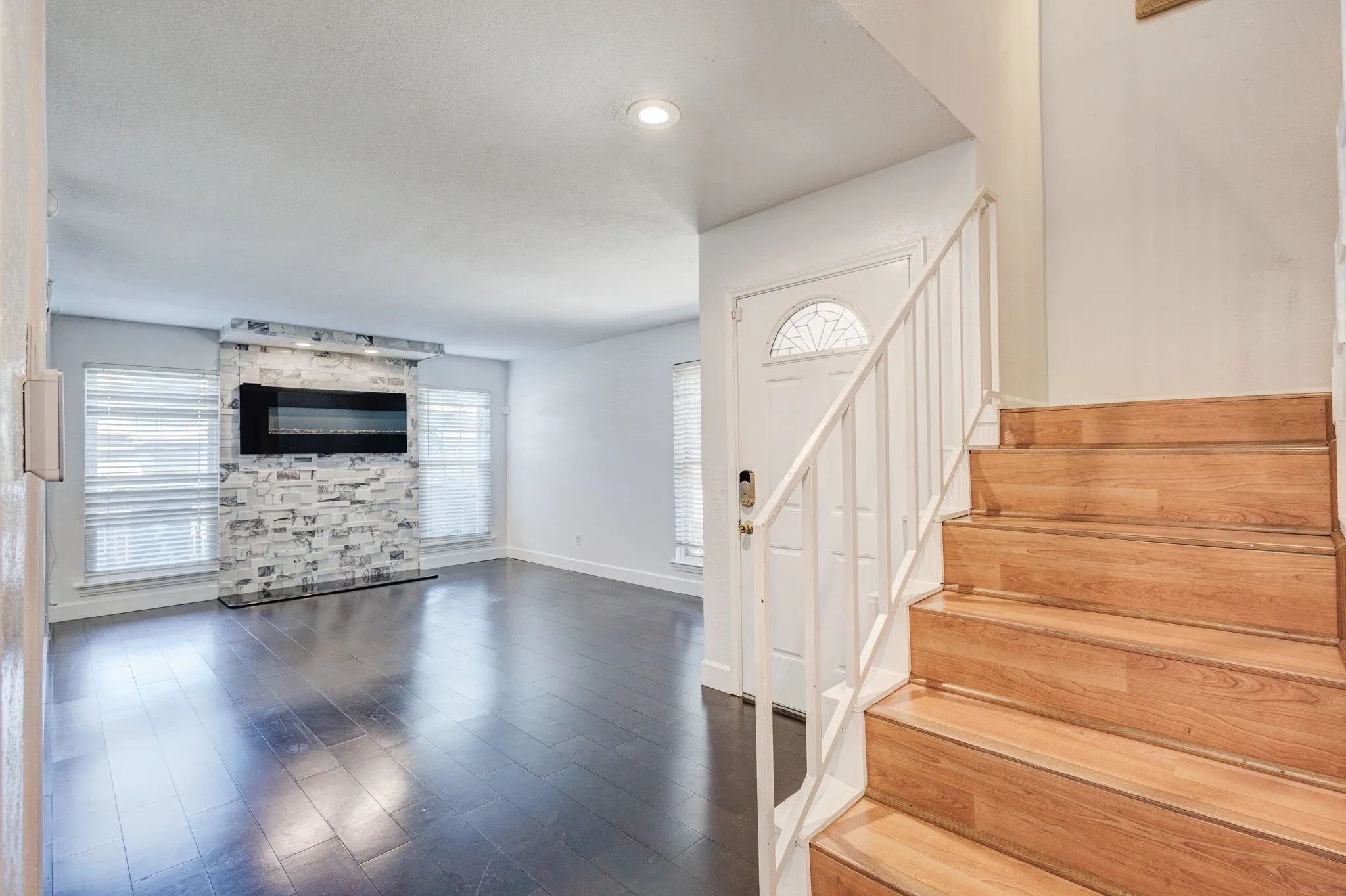 Single Family Residence For Rent in Dallas County , 1714 Place One Lane, Garland, Texas 75042, 4 Bedroom, 2 Bathroom, 2 Garage spaces, 1,950 Sqft, built in 1976, mls#21353851, Real Estate Agent in Garland, Homes For Rent in Dallas county, Homes For Rent in Garland, Realtor in Garland Texas, Real Estate Brokerage Independent Realty Texas, Luminita Cordes Realtor