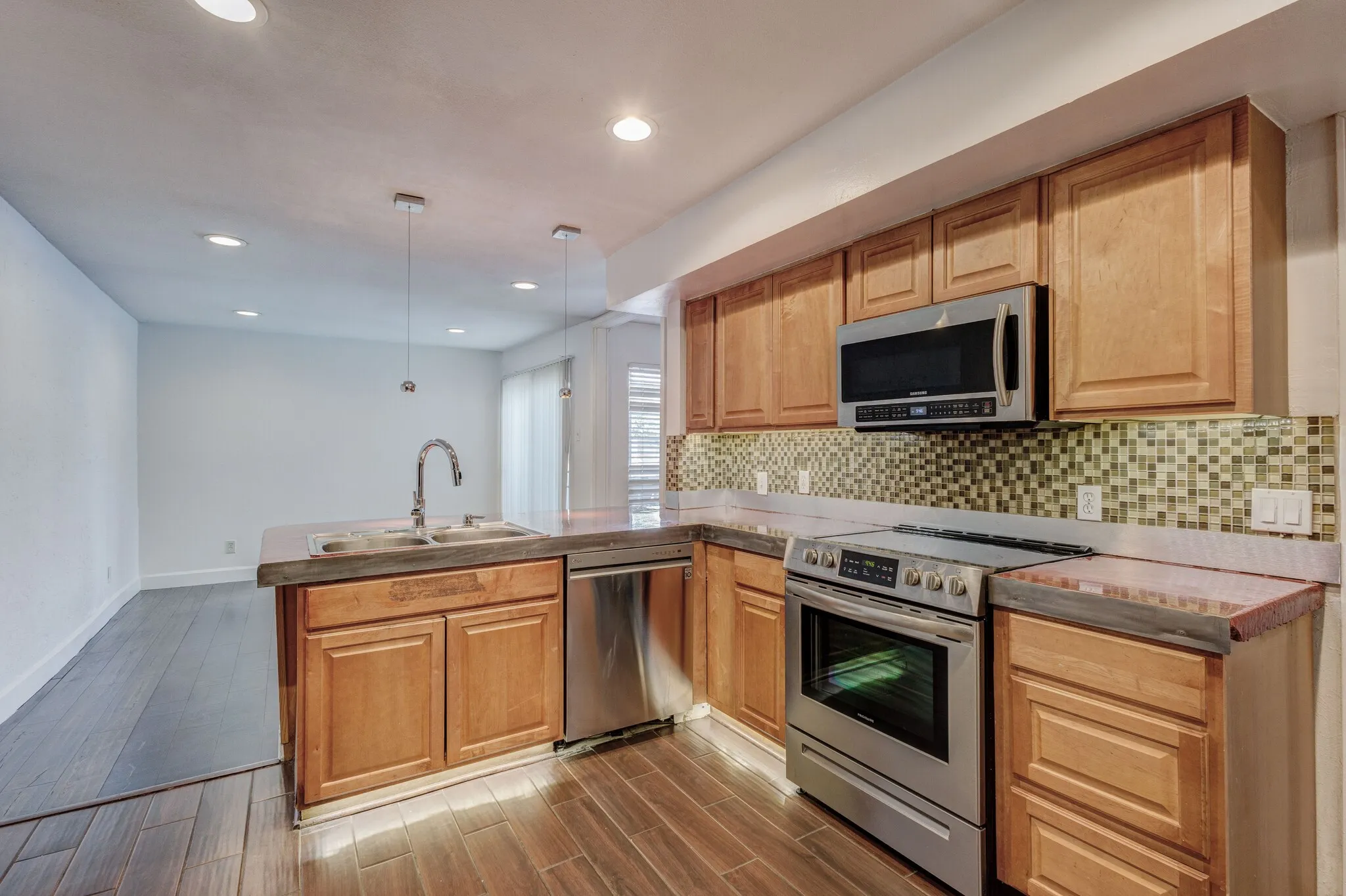 Single Family Residence For Rent in Dallas County , 1714 Place One Lane, Garland, Texas 75042, 4 Bedroom, 2 Bathroom, 2 Garage spaces, 1,950 Sqft, built in 1976, mls#21353851, Real Estate Agent in Garland, Homes For Rent in Dallas county, Homes For Rent in Garland, Realtor in Garland Texas, Real Estate Brokerage Independent Realty Texas, Luminita Cordes Realtor