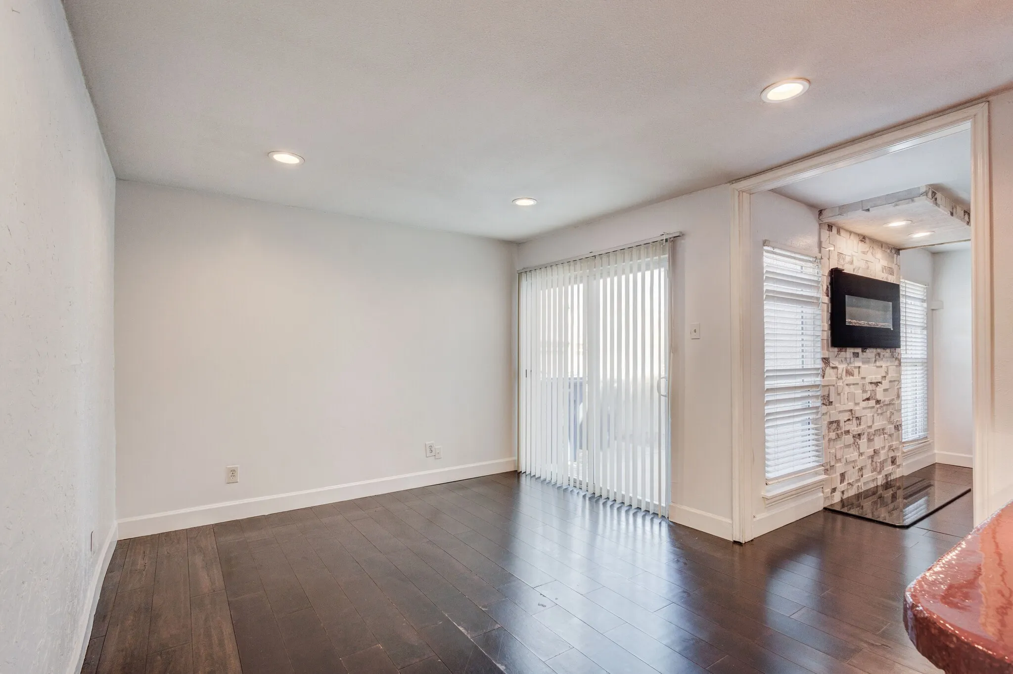 Single Family Residence For Rent in Dallas County , 1714 Place One Lane, Garland, Texas 75042, 4 Bedroom, 2 Bathroom, 2 Garage spaces, 1,950 Sqft, built in 1976, mls#21353851, Real Estate Agent in Garland, Homes For Rent in Dallas county, Homes For Rent in Garland, Realtor in Garland Texas, Real Estate Brokerage Independent Realty Texas, Luminita Cordes Realtor