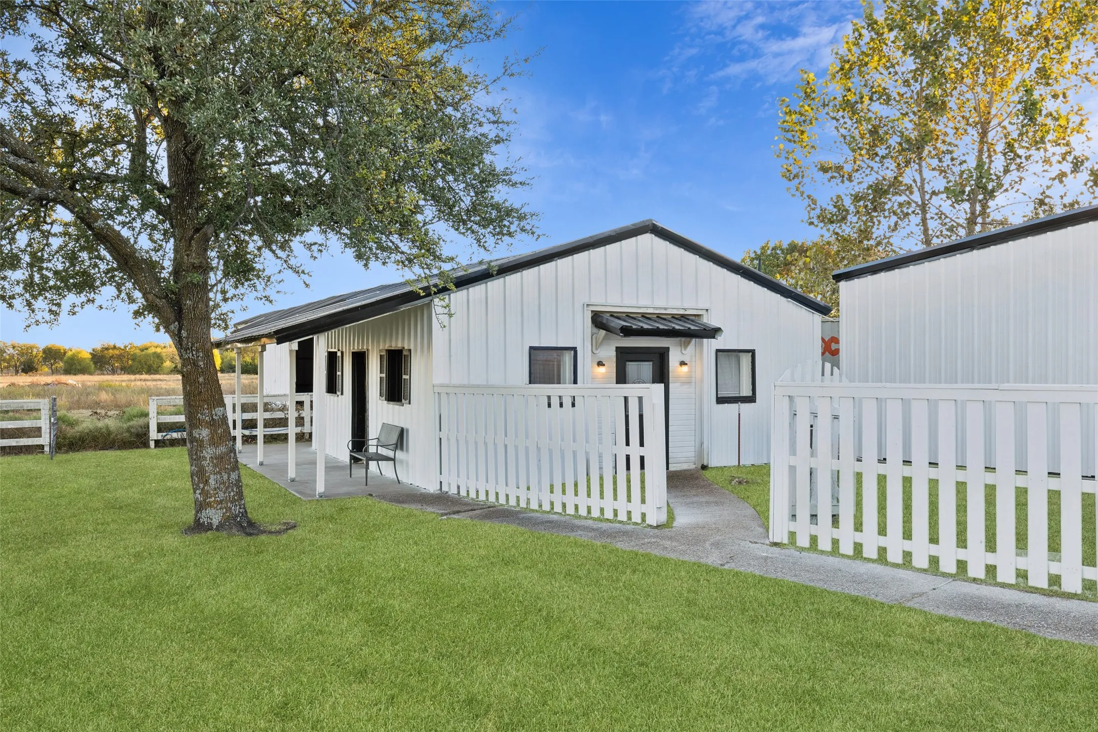 Single Family Residence For Sale in Rockwall County , 4745 E FM 552, Fate, Texas 75087, 3 Bedroom, 3 Bathroom, Garage spaces, 2,753 Sqft, built in 1992, mls#21359469, Real Estate Agent in Fate, Homes For Sale in Rockwall county, Homes For Sale in Fate, Realtor in Fate Texas, Real Estate Brokerage Independent Realty Texas, Luminita Cordes Realtor