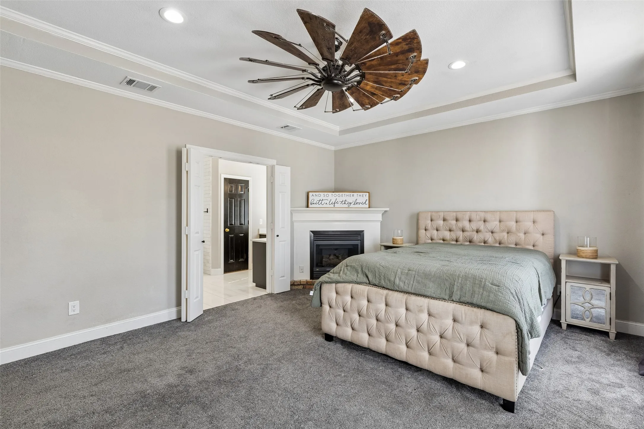 Tray ceiling with recessed lighting