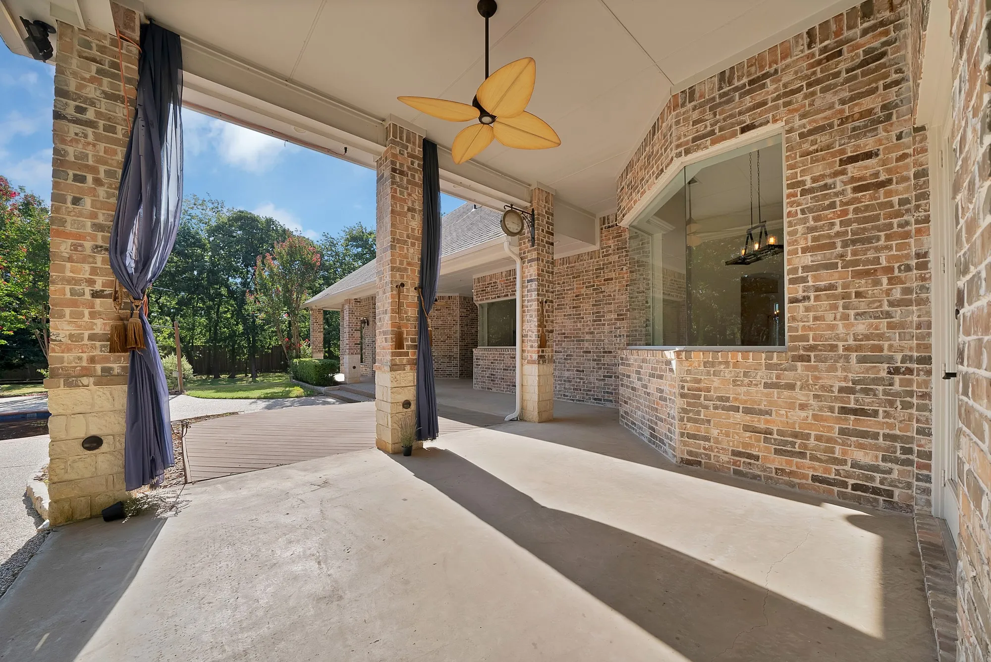 Single Family Residence For Sale in Tarrant County , 6204 Toscana Circle, Fort Worth, Texas 76140, 4 Bedroom, 4 Bathroom, 3 Garage spaces, 4,085 Sqft, built in 2005, mls#21353815, Real Estate Agent in Fort Worth, Homes For Sale in Tarrant county, Homes For Sale in Fort Worth, Realtor in Fort Worth Texas, Real Estate Brokerage Independent Realty Texas, Luminita Cordes Realtor
