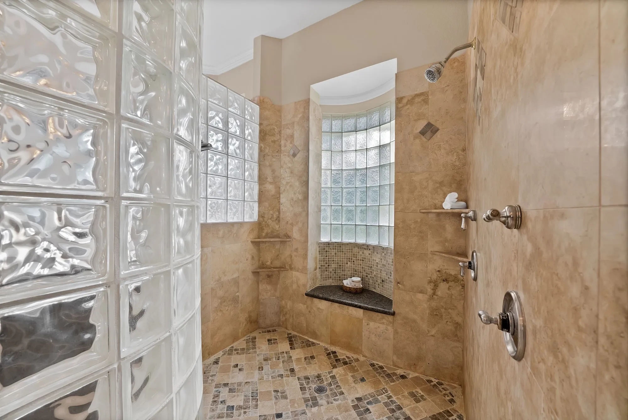 Single Family Residence For Sale in Tarrant County , 6204 Toscana Circle, Fort Worth, Texas 76140, 4 Bedroom, 4 Bathroom, 3 Garage spaces, 4,085 Sqft, built in 2005, mls#21353815, Real Estate Agent in Fort Worth, Homes For Sale in Tarrant county, Homes For Sale in Fort Worth, Realtor in Fort Worth Texas, Real Estate Brokerage Independent Realty Texas, Luminita Cordes Realtor
