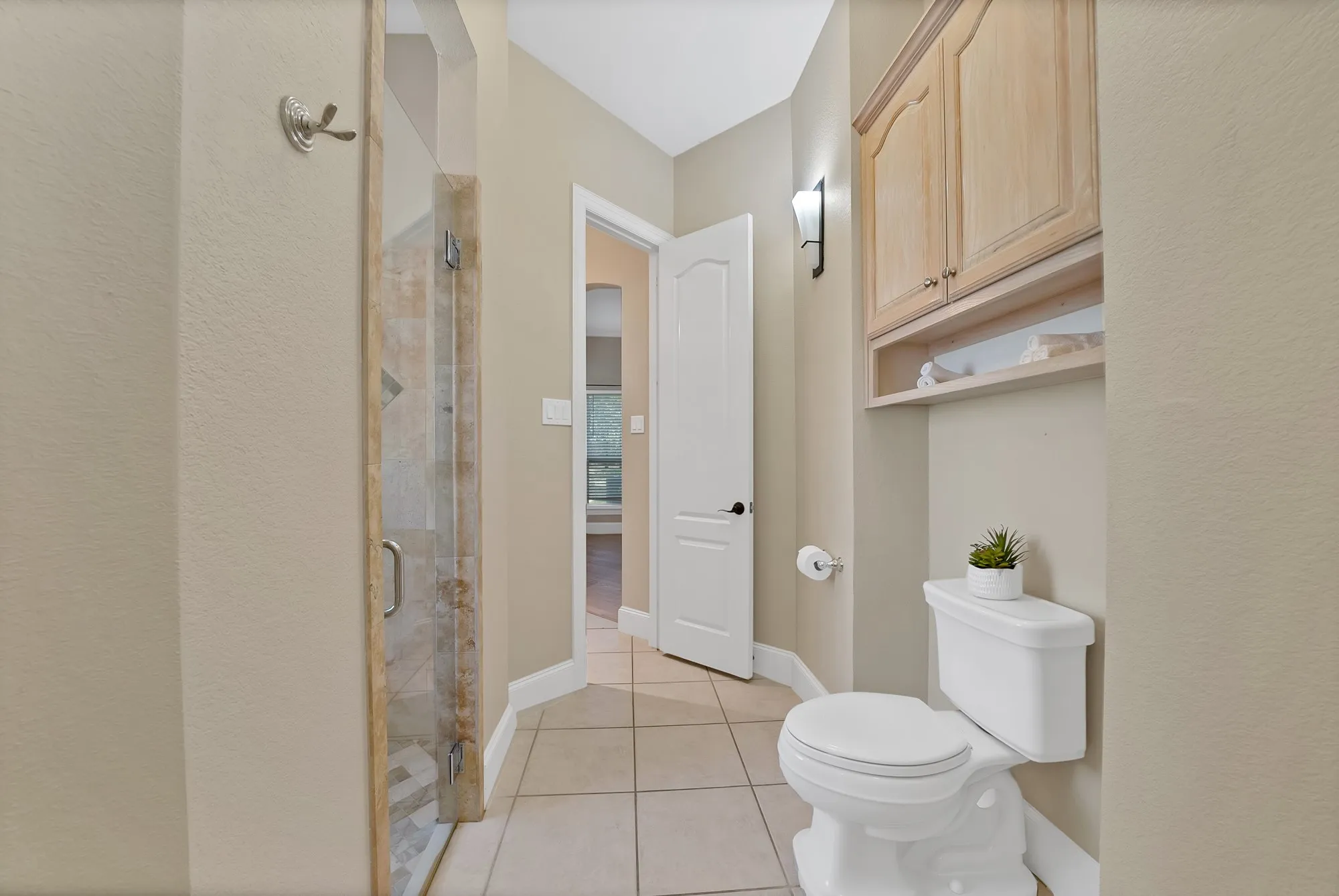 Single Family Residence For Sale in Tarrant County , 6204 Toscana Circle, Fort Worth, Texas 76140, 4 Bedroom, 4 Bathroom, 3 Garage spaces, 4,085 Sqft, built in 2005, mls#21353815, Real Estate Agent in Fort Worth, Homes For Sale in Tarrant county, Homes For Sale in Fort Worth, Realtor in Fort Worth Texas, Real Estate Brokerage Independent Realty Texas, Luminita Cordes Realtor