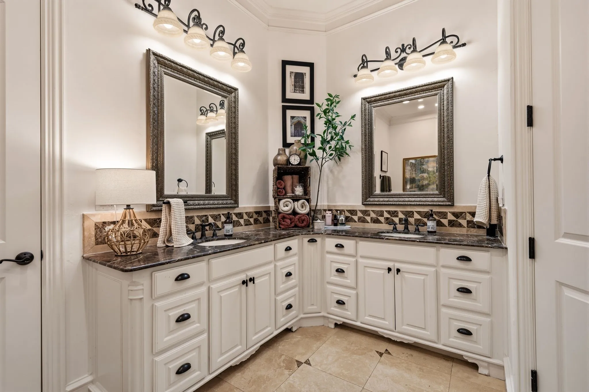 Condominium For Sale in Tarrant County , 72 Casa Lane, Colleyville, Texas 76034, 3 Bedroom, 4 Bathroom, 2 Garage spaces, 3,222 Sqft, built in 2006, mls#21355691, Real Estate Agent in Colleyville, Homes For Sale in Tarrant county, Homes For Sale in Colleyville, Realtor in Colleyville Texas, Real Estate Brokerage Independent Realty Texas, Luminita Cordes Realtor