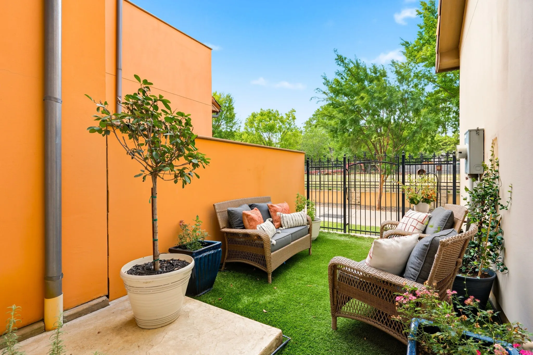 Condominium For Sale in Tarrant County , 72 Casa Lane, Colleyville, Texas 76034, 3 Bedroom, 4 Bathroom, 2 Garage spaces, 3,222 Sqft, built in 2006, mls#21355691, Real Estate Agent in Colleyville, Homes For Sale in Tarrant county, Homes For Sale in Colleyville, Realtor in Colleyville Texas, Real Estate Brokerage Independent Realty Texas, Luminita Cordes Realtor