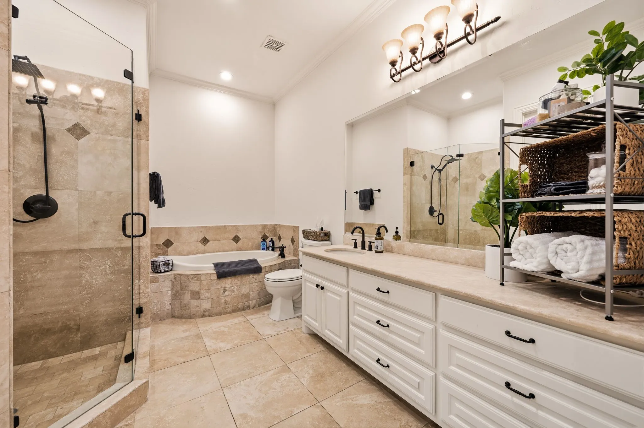 Condominium For Sale in Tarrant County , 72 Casa Lane, Colleyville, Texas 76034, 3 Bedroom, 4 Bathroom, 2 Garage spaces, 3,222 Sqft, built in 2006, mls#21355691, Real Estate Agent in Colleyville, Homes For Sale in Tarrant county, Homes For Sale in Colleyville, Realtor in Colleyville Texas, Real Estate Brokerage Independent Realty Texas, Luminita Cordes Realtor