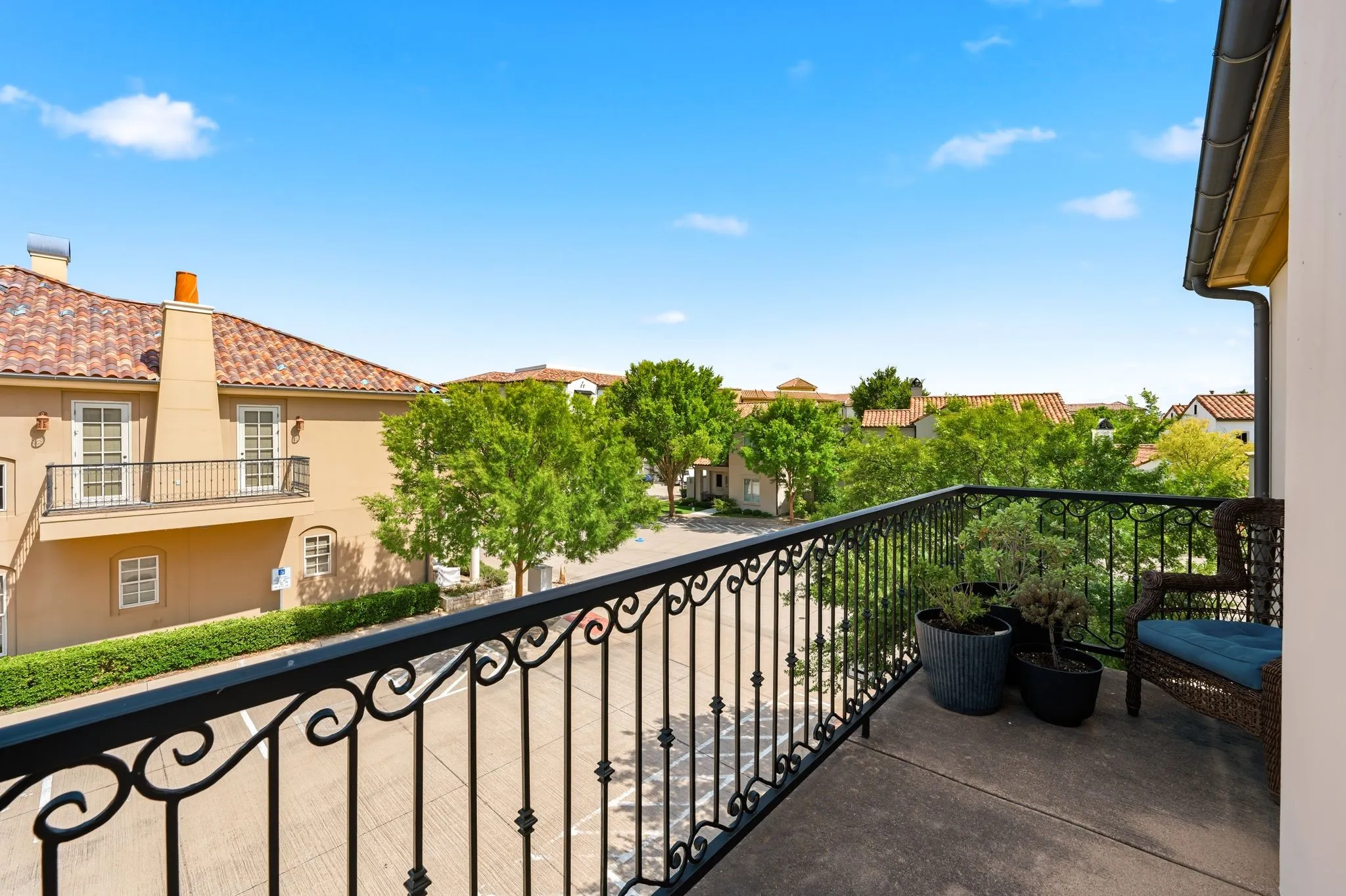 Condominium For Sale in Tarrant County , 72 Casa Lane, Colleyville, Texas 76034, 3 Bedroom, 4 Bathroom, 2 Garage spaces, 3,222 Sqft, built in 2006, mls#21355691, Real Estate Agent in Colleyville, Homes For Sale in Tarrant county, Homes For Sale in Colleyville, Realtor in Colleyville Texas, Real Estate Brokerage Independent Realty Texas, Luminita Cordes Realtor