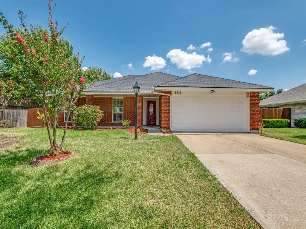 Single Family Residence For Sale in Dallas County , 3716 Royal Valley Road, Grand Prairie, Texas 75052, 4 Bedroom, 2 Bathroom, 2 Garage spaces, 1,848 Sqft, built in 1986, mls#21359546, Real Estate Agent in Grand Prairie, Homes For Sale in Dallas county, Homes For Sale in Grand Prairie, Realtor in Grand Prairie Texas, Real Estate Brokerage Independent Realty Texas, Luminita Cordes Realtor