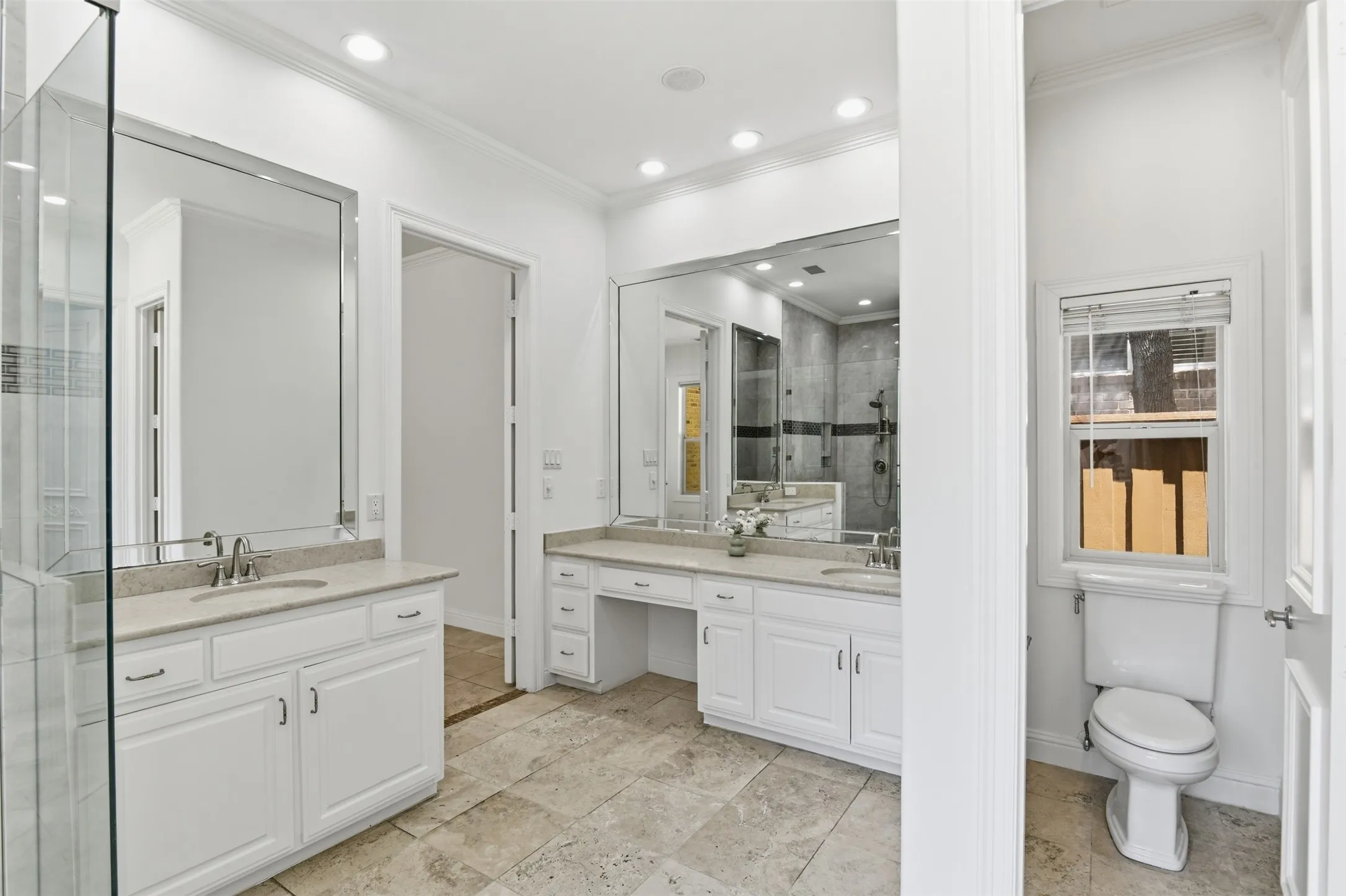 Dual vanities with integrated sinks and expansive mirrors