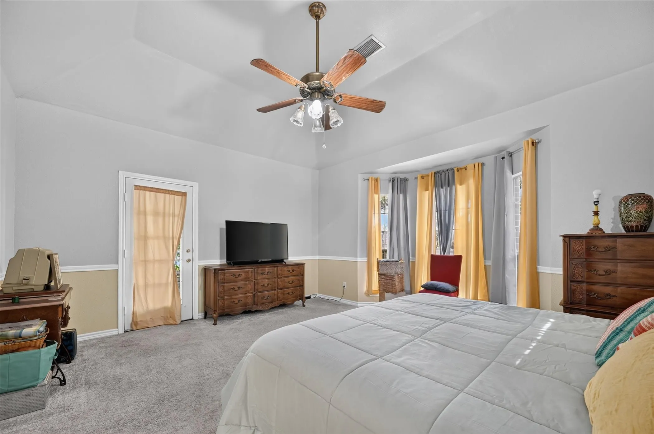 Single Family Residence For Sale in Collin County , 3300 Woodberry Lane, Mc Kinney, Texas 75071, 5 Bedroom, 3 Bathroom, 2 Garage spaces, 2,698 Sqft, built in 1999, mls#21359666, Real Estate Agent in Mc Kinney, Homes For Sale in Collin county, Homes For Sale in Mc Kinney, Realtor in Mc Kinney Texas, Real Estate Brokerage Independent Realty Texas, Luminita Cordes Realtor