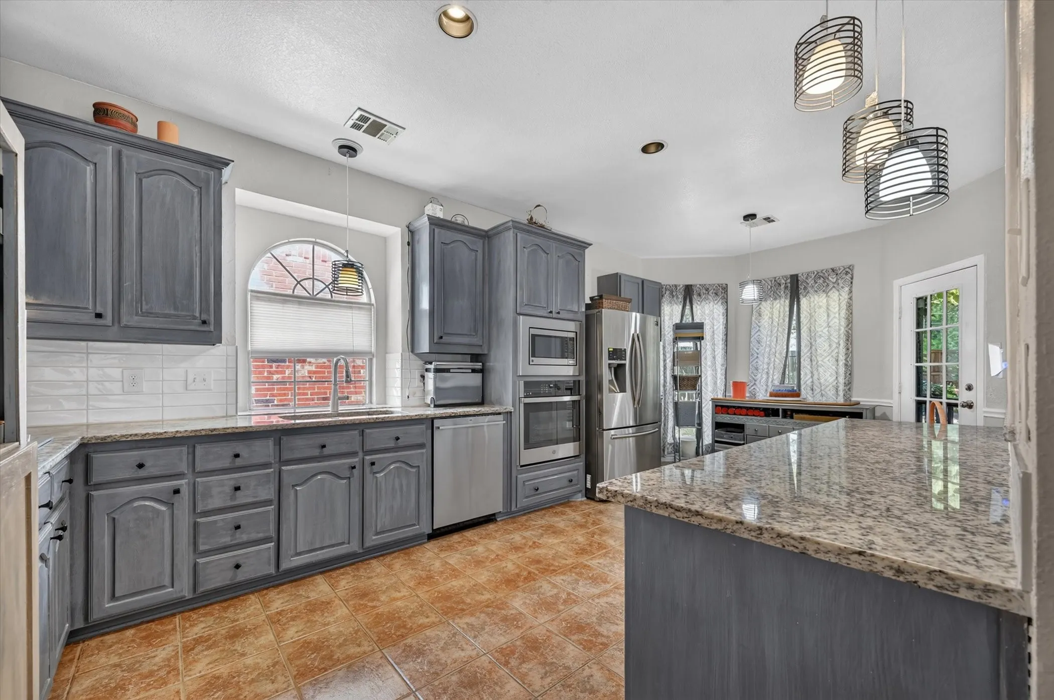 Single Family Residence For Sale in Collin County , 3300 Woodberry Lane, Mc Kinney, Texas 75071, 5 Bedroom, 3 Bathroom, 2 Garage spaces, 2,698 Sqft, built in 1999, mls#21359666, Real Estate Agent in Mc Kinney, Homes For Sale in Collin county, Homes For Sale in Mc Kinney, Realtor in Mc Kinney Texas, Real Estate Brokerage Independent Realty Texas, Luminita Cordes Realtor