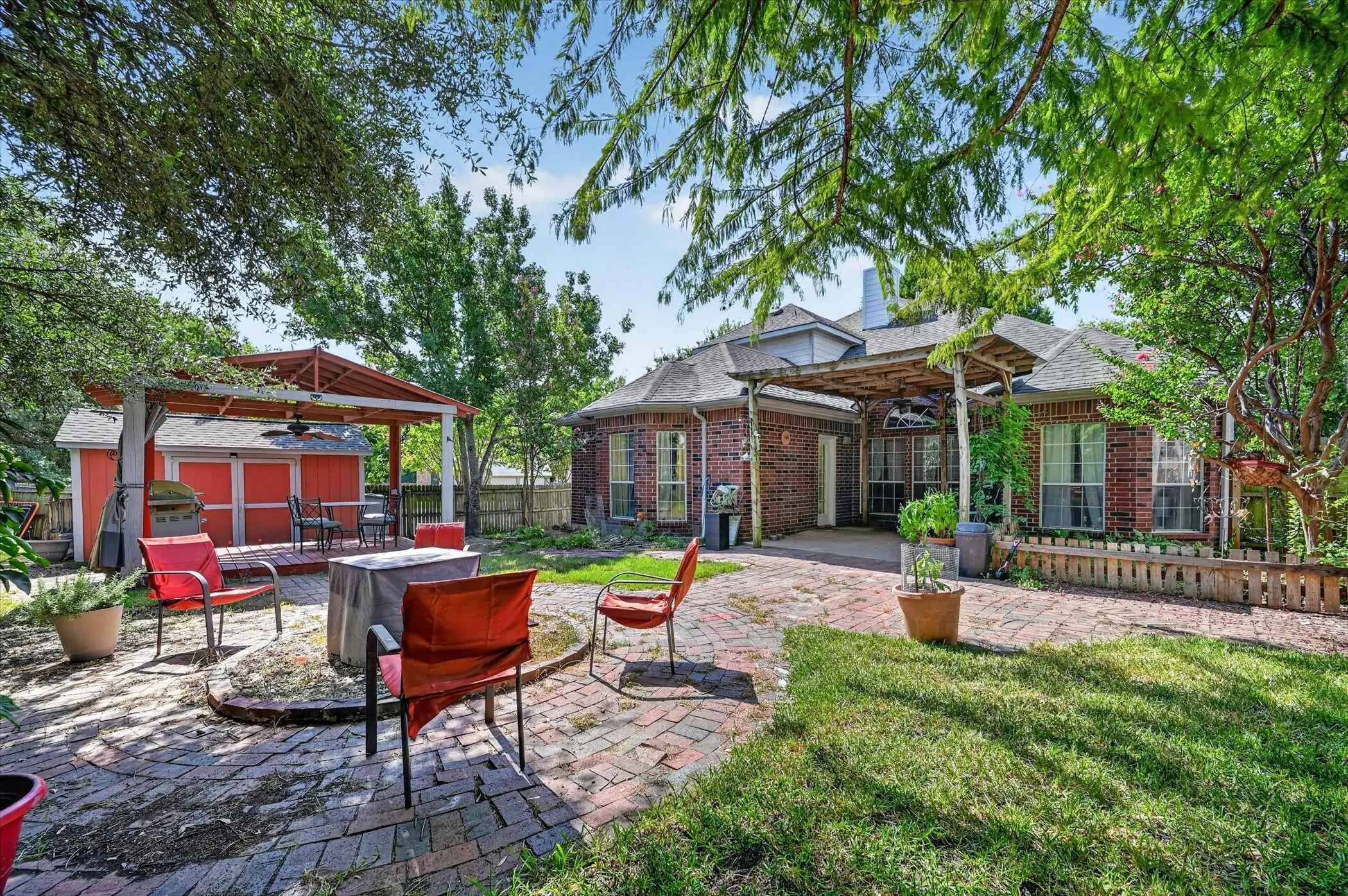 Single Family Residence For Sale in Collin County , 3300 Woodberry Lane, Mc Kinney, Texas 75071, 5 Bedroom, 3 Bathroom, 2 Garage spaces, 2,698 Sqft, built in 1999, mls#21359666, Real Estate Agent in Mc Kinney, Homes For Sale in Collin county, Homes For Sale in Mc Kinney, Realtor in Mc Kinney Texas, Real Estate Brokerage Independent Realty Texas, Luminita Cordes Realtor