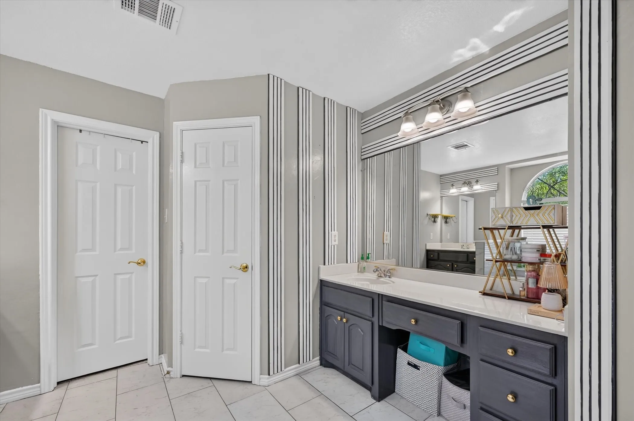Single Family Residence For Sale in Collin County , 3300 Woodberry Lane, Mc Kinney, Texas 75071, 5 Bedroom, 3 Bathroom, 2 Garage spaces, 2,698 Sqft, built in 1999, mls#21359666, Real Estate Agent in Mc Kinney, Homes For Sale in Collin county, Homes For Sale in Mc Kinney, Realtor in Mc Kinney Texas, Real Estate Brokerage Independent Realty Texas, Luminita Cordes Realtor