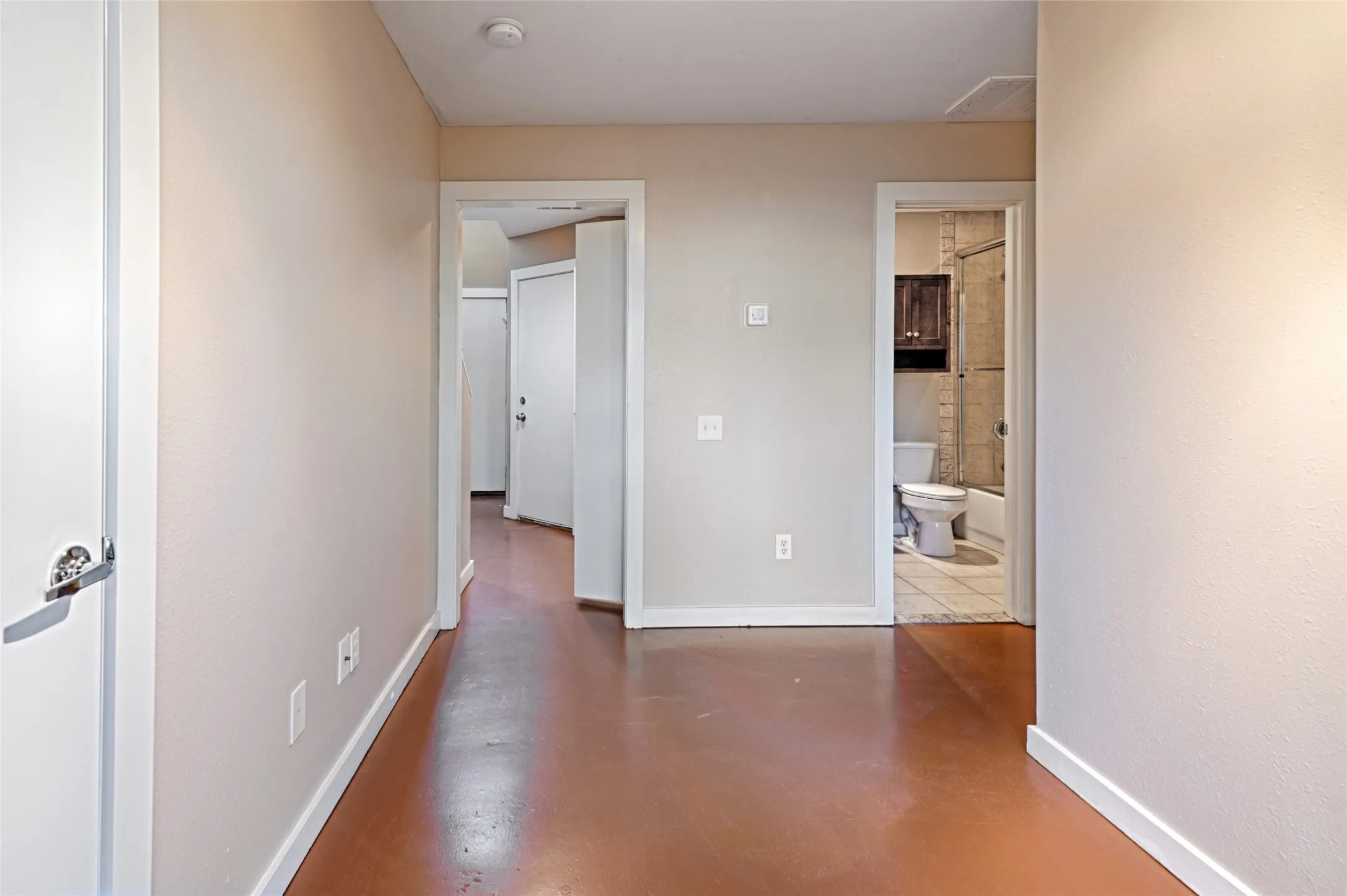 Townhouse For Sale in Dallas County , 1207 Urban Lofts Drive, Dallas, Texas 75215, 2 Bedroom, 2 Bathroom, 2 Garage spaces, 2,003 Sqft, built in 2007, mls#21359448, Real Estate Agent in Dallas, Homes For Sale in Dallas county, Homes For Sale in Dallas, Realtor in Dallas Texas, Real Estate Brokerage Independent Realty Texas, Luminita Cordes Realtor
