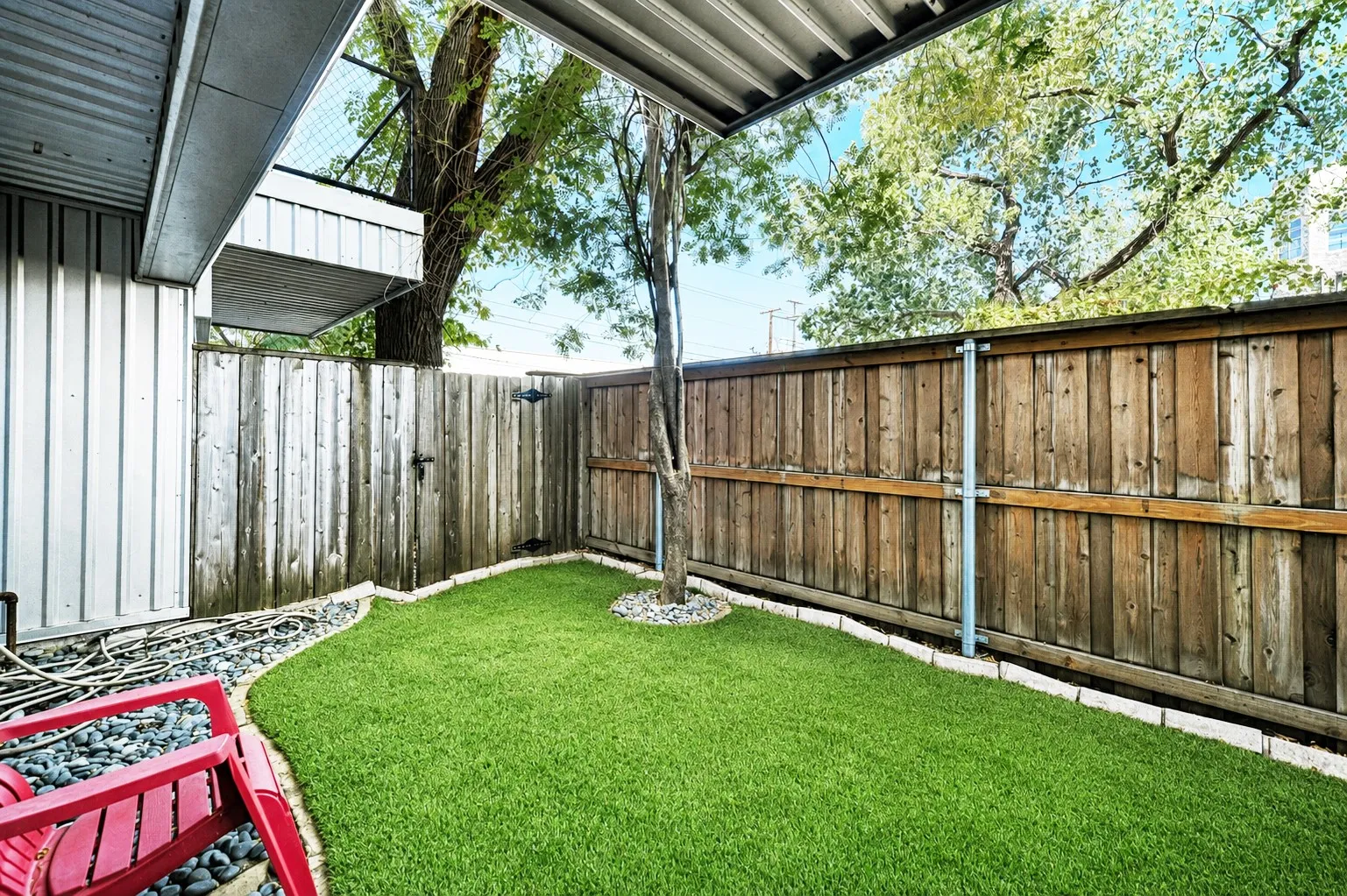 Townhouse For Sale in Dallas County , 1207 Urban Lofts Drive, Dallas, Texas 75215, 2 Bedroom, 2 Bathroom, 2 Garage spaces, 2,003 Sqft, built in 2007, mls#21359448, Real Estate Agent in Dallas, Homes For Sale in Dallas county, Homes For Sale in Dallas, Realtor in Dallas Texas, Real Estate Brokerage Independent Realty Texas, Luminita Cordes Realtor