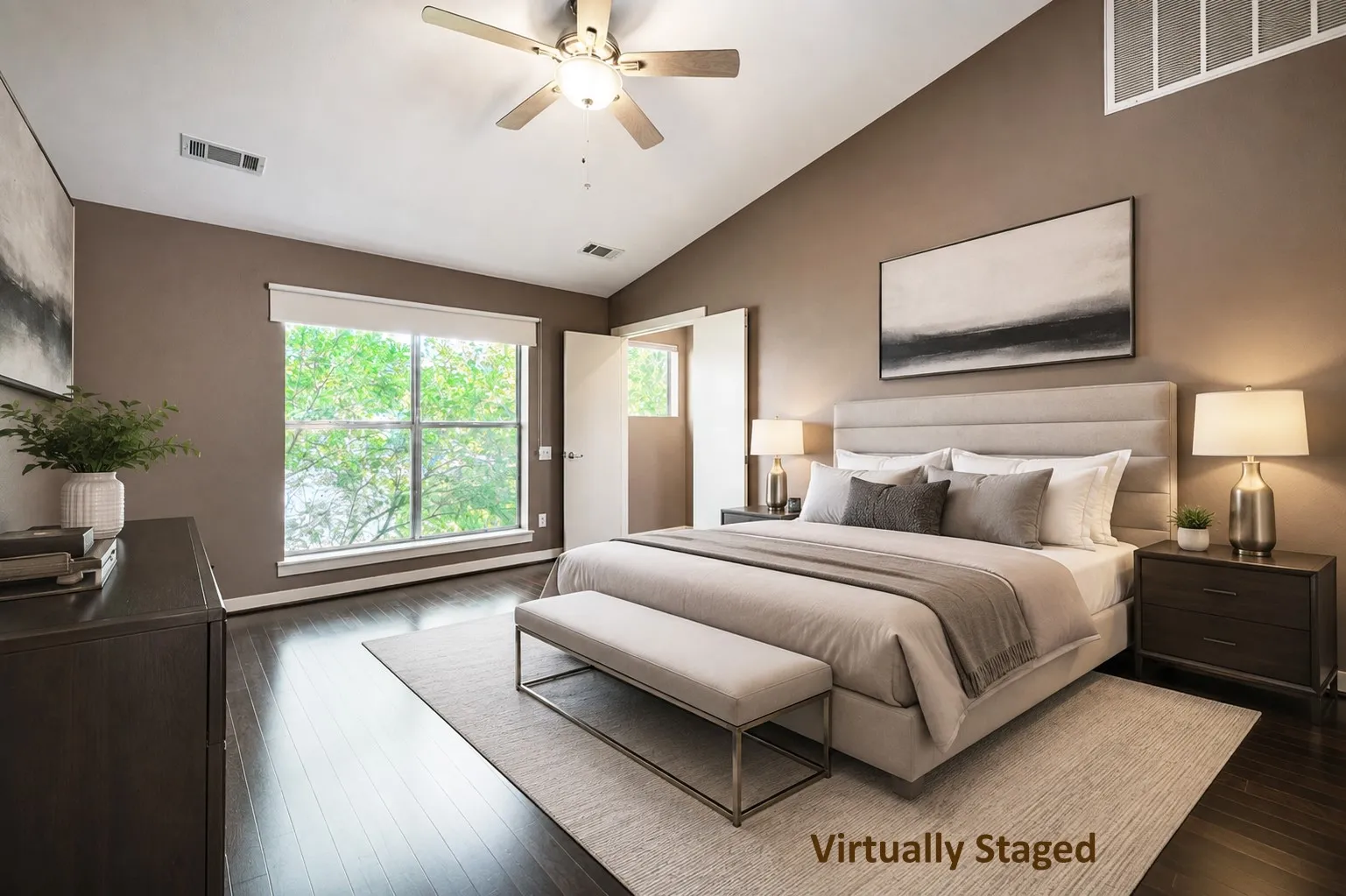 Master Bedroom (virtual staging)