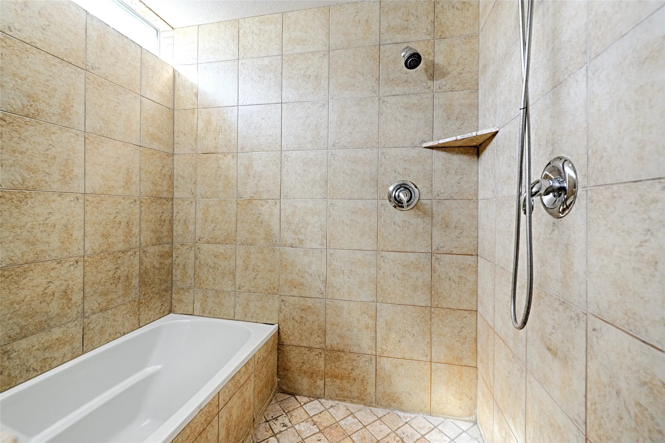 Primary shower & tub